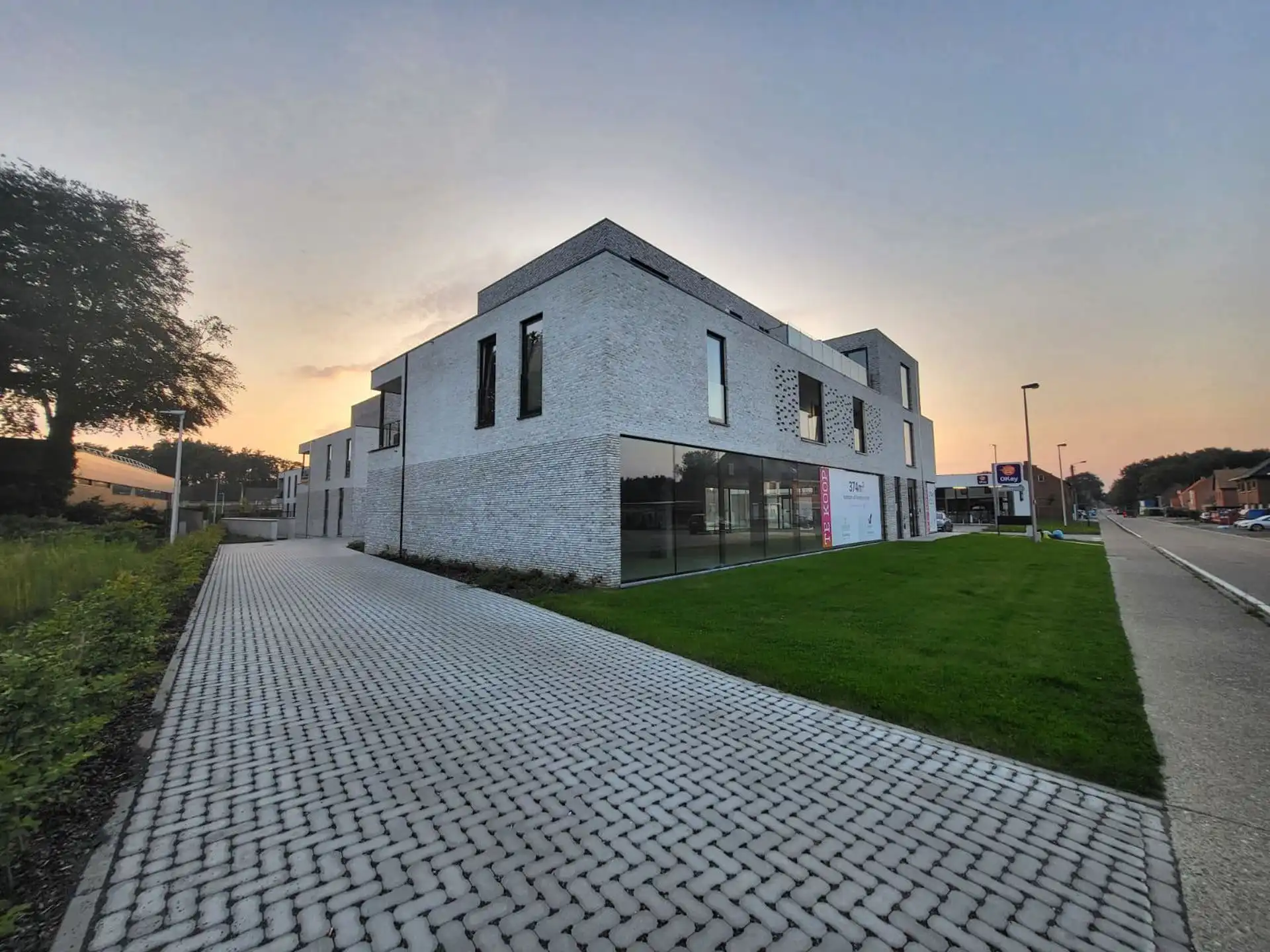 Kantoor - handelsgelijkvloers (374m²) in het centrum van Ham foto 12