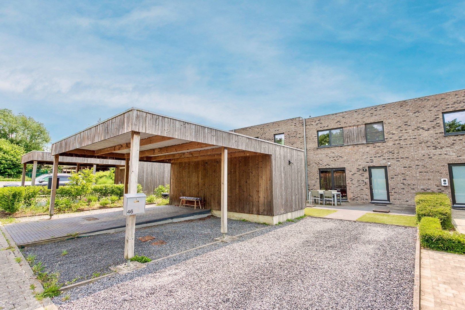 Instapklare woning met 3 slaapkamers, tuin en carport foto 2