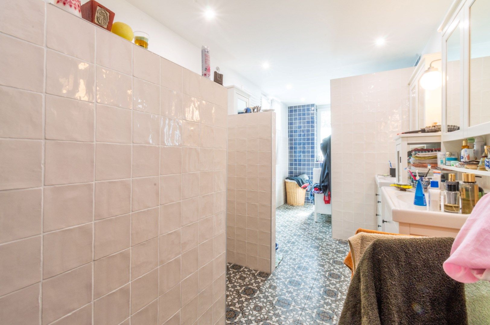 Ruime (196m²) en goed onderhouden woning met 3 slaapkamers! foto 14