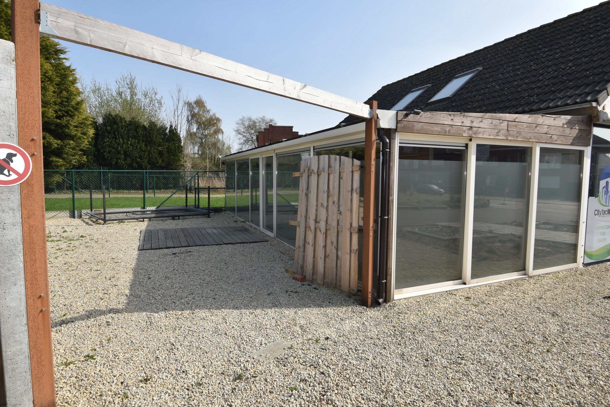 Winkelruimte/Showroom met bureel aan de rand van Sint-Niklaas foto 4