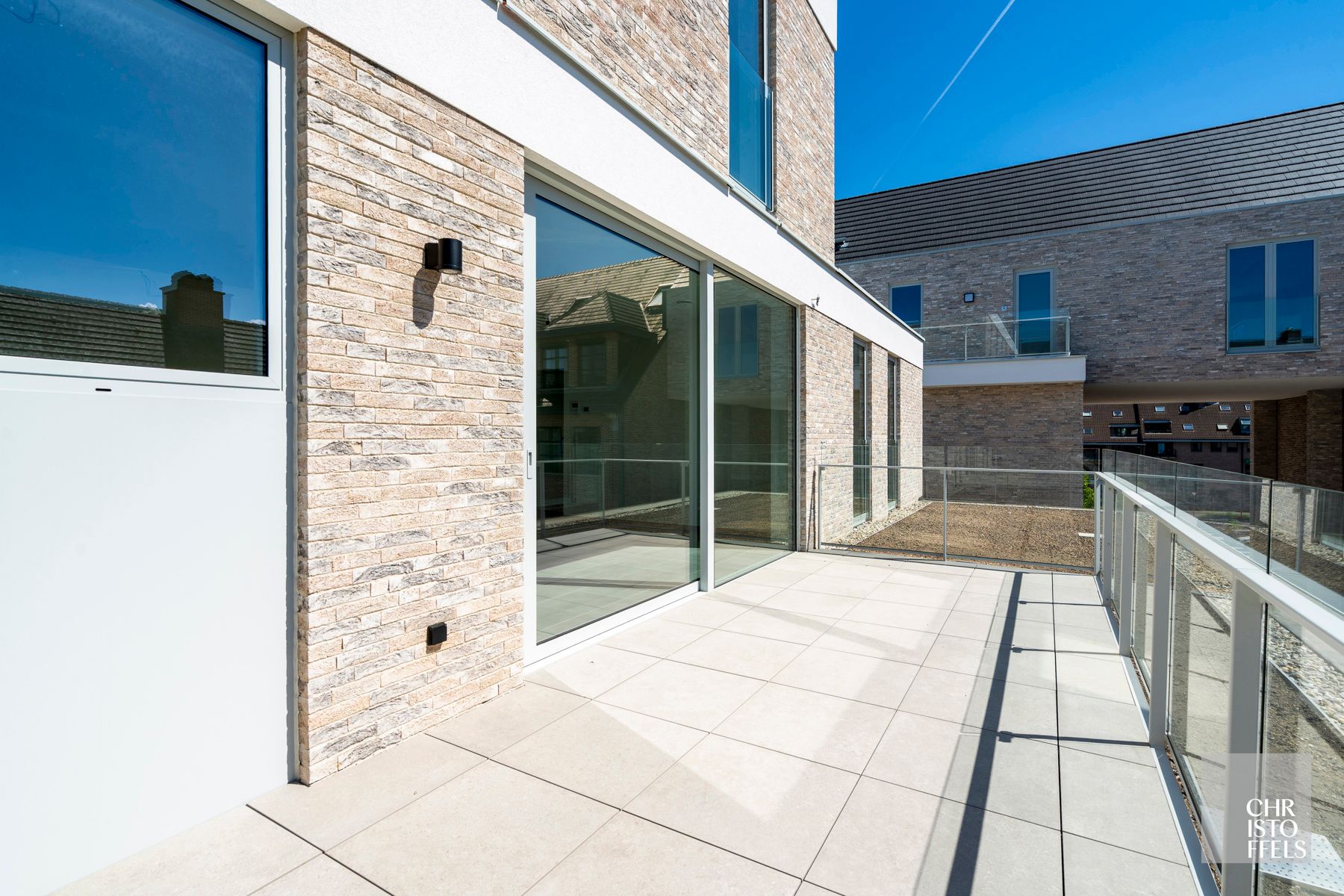 TE HUUR - Nieuwbouw 2-slaapkamerappartement in hartje Lanaken! foto 4