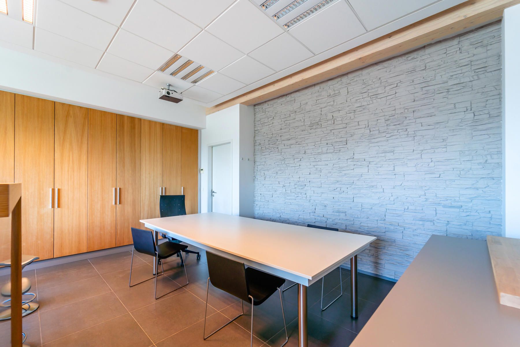 Multifunctioneel gebouw - hoge afwerkingsgraad - goede verbinding E313/E314. foto 23