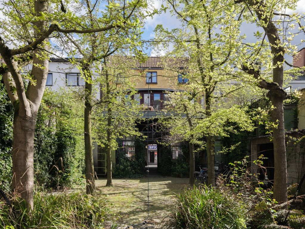 Deze uiterst interessante opbrengsteigendom situeert zich langs de Zwijnaardsesteenweg in de bruisende studentenbuurt. foto 6