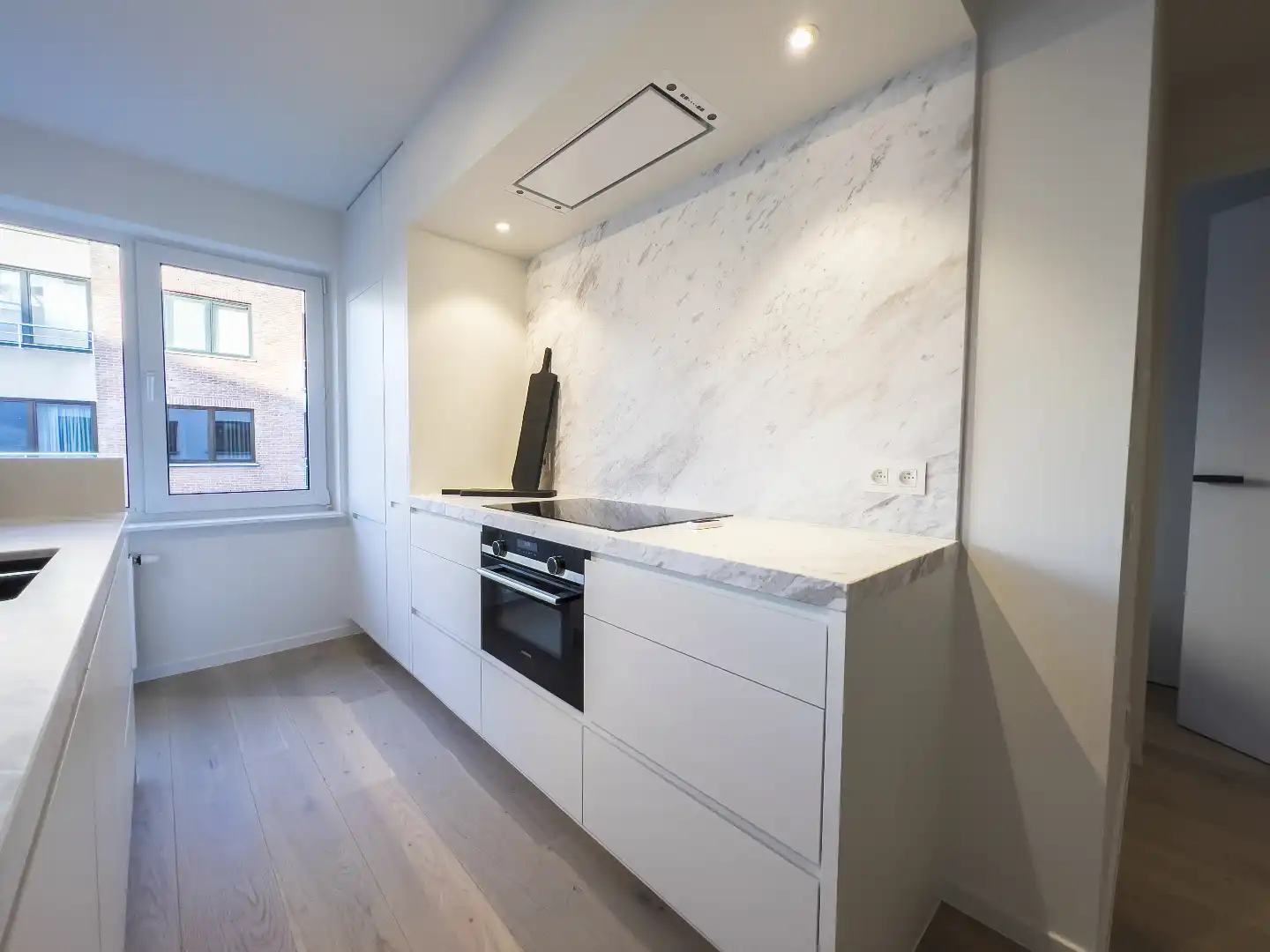 Zeer licht hoekappartement, volledig gerenoveerd, gelegen vlakbij de Lippenslaan en de Zeedijk. foto 5