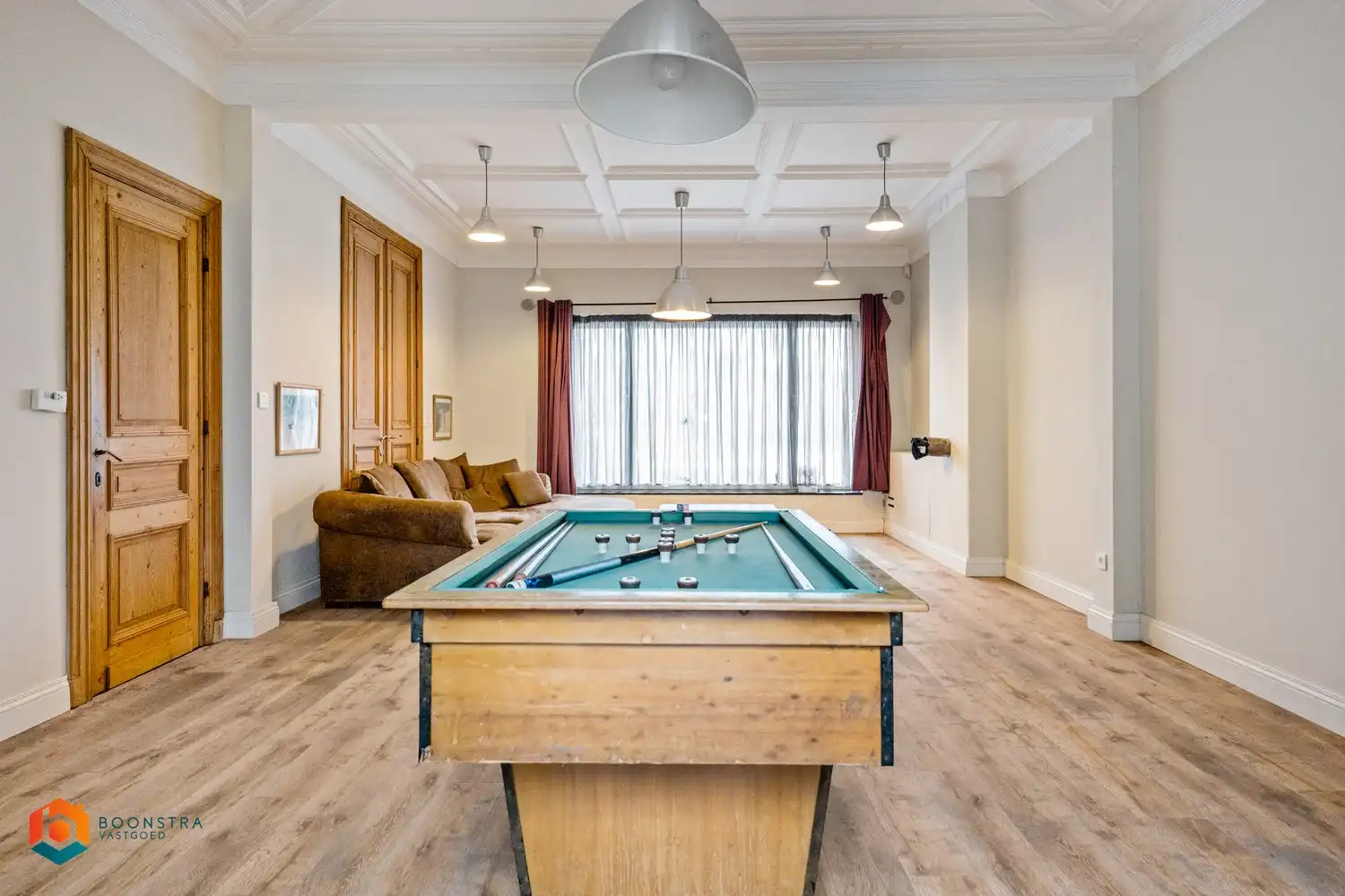 Zonevreemde woning met magazijn te Putte foto 8