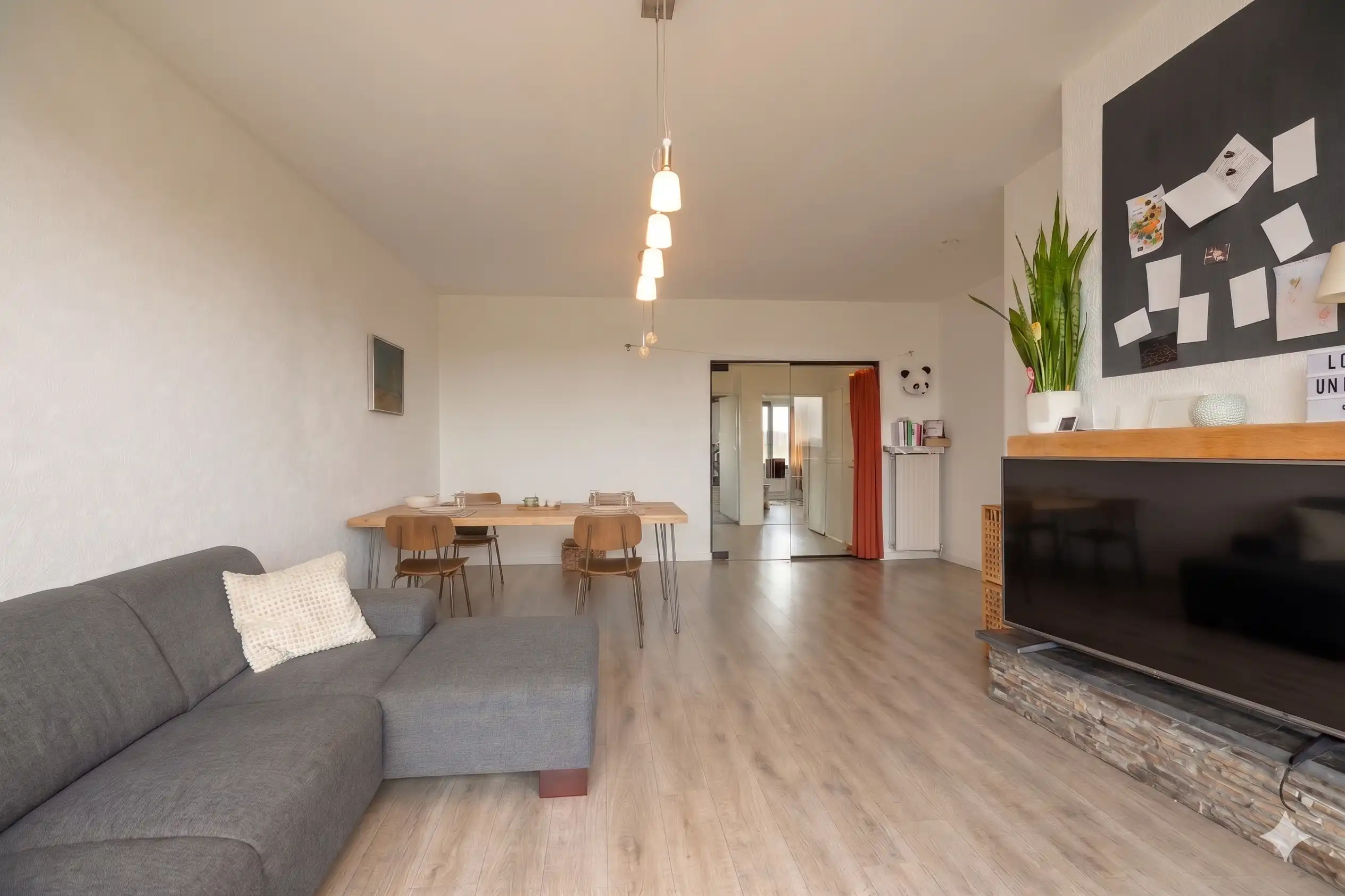 Ruim 2slpk-app. met vergezicht met kelder en parking foto 2