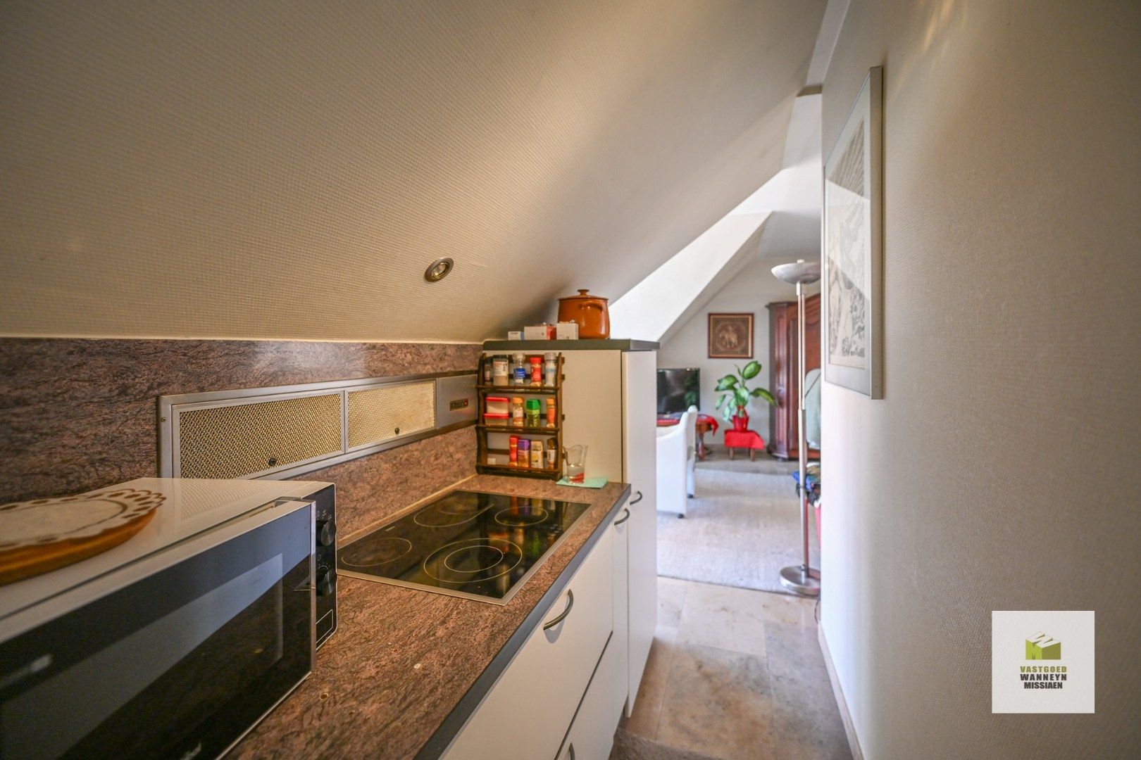 Instapklaar 2 slaapkamer appartement mét garagebox in centrum Wingene foto 12