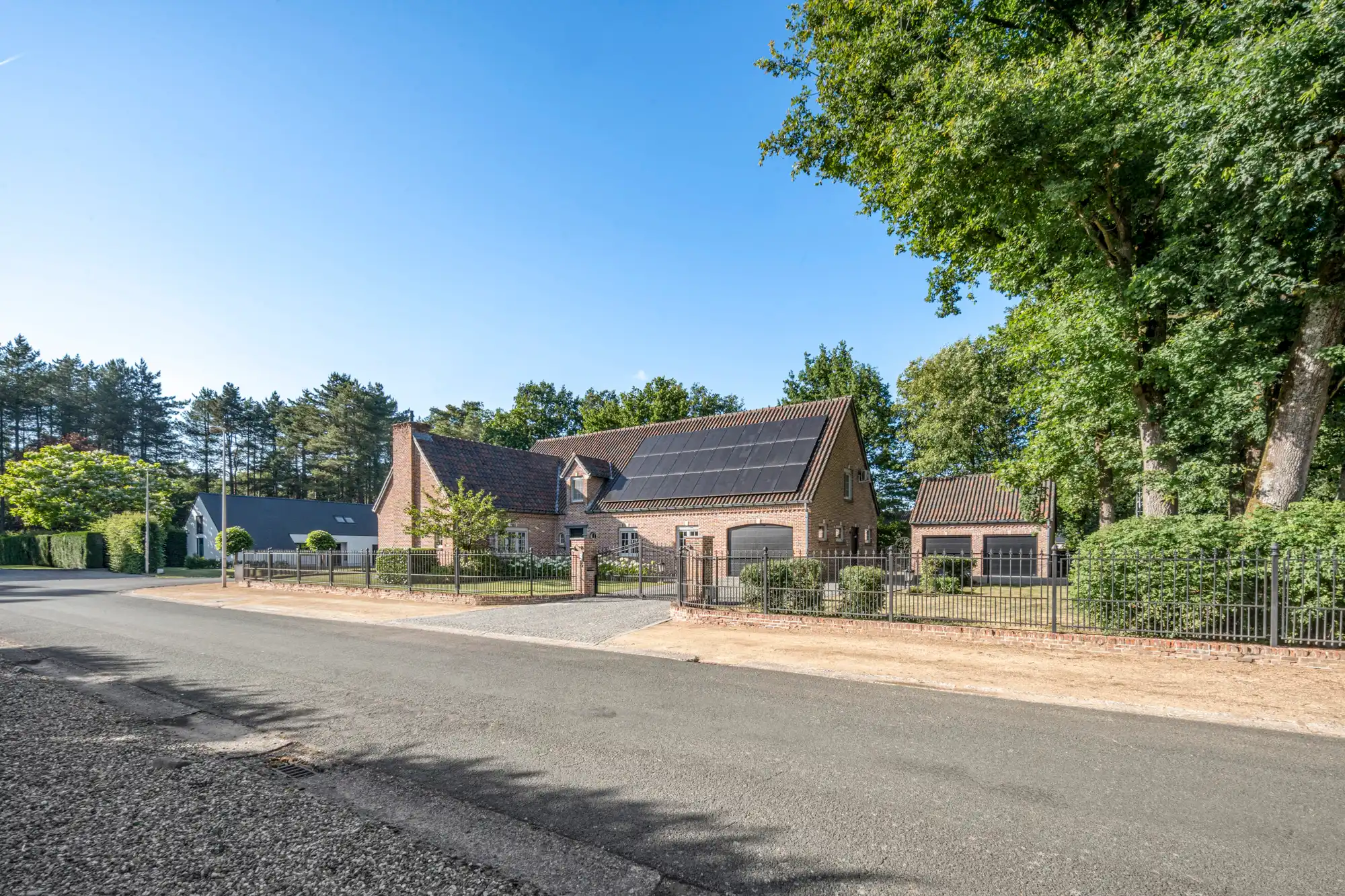 Stijlvolle, volledig gerenoveerde villa in een rustige, groene omgeving te Eksel foto 3