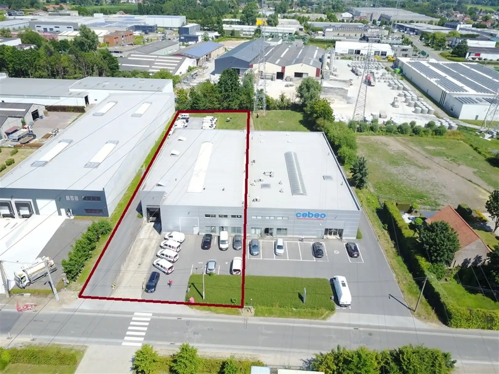 POLYVALENT BEDRIJFSGEBOUW foto {{pictureIndex}}