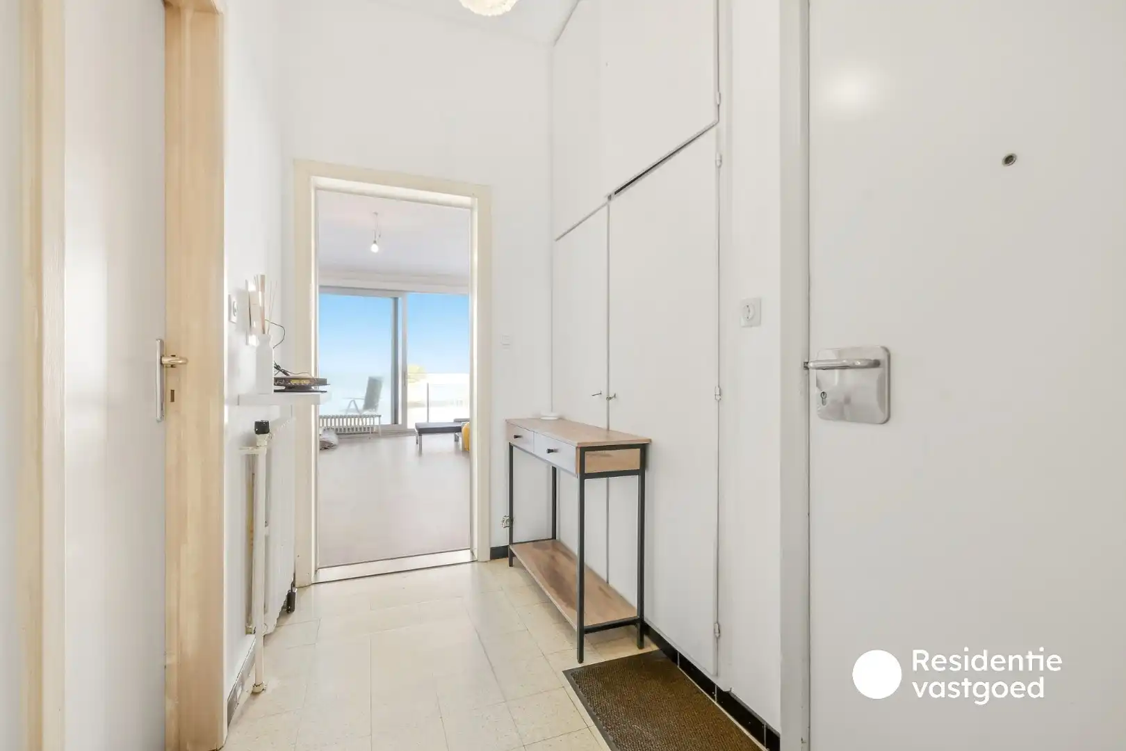 Gerenoveerd 2-slaapkamerappartement met terras op topligging aan de Haven van Blankenberge foto 8