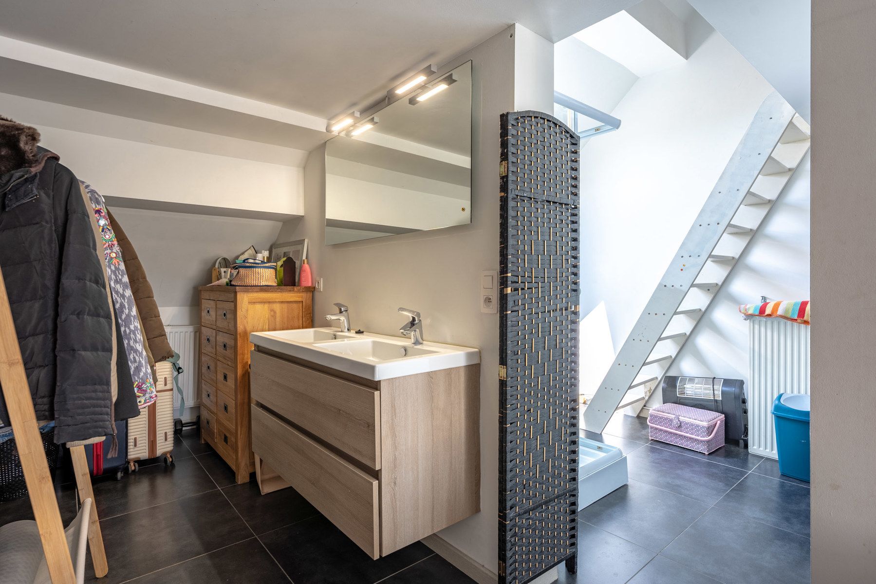 Instapklaar duplex-appartement in hartje Stabroek! foto 8