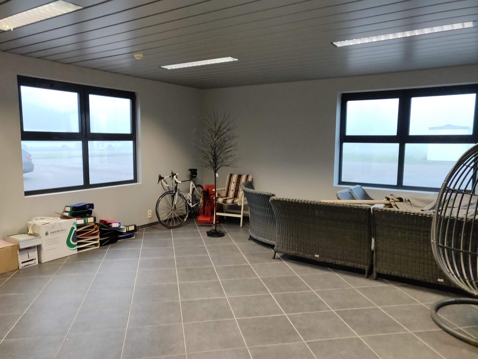 Bedrijfsgebouw op uitstekende locatie foto 8