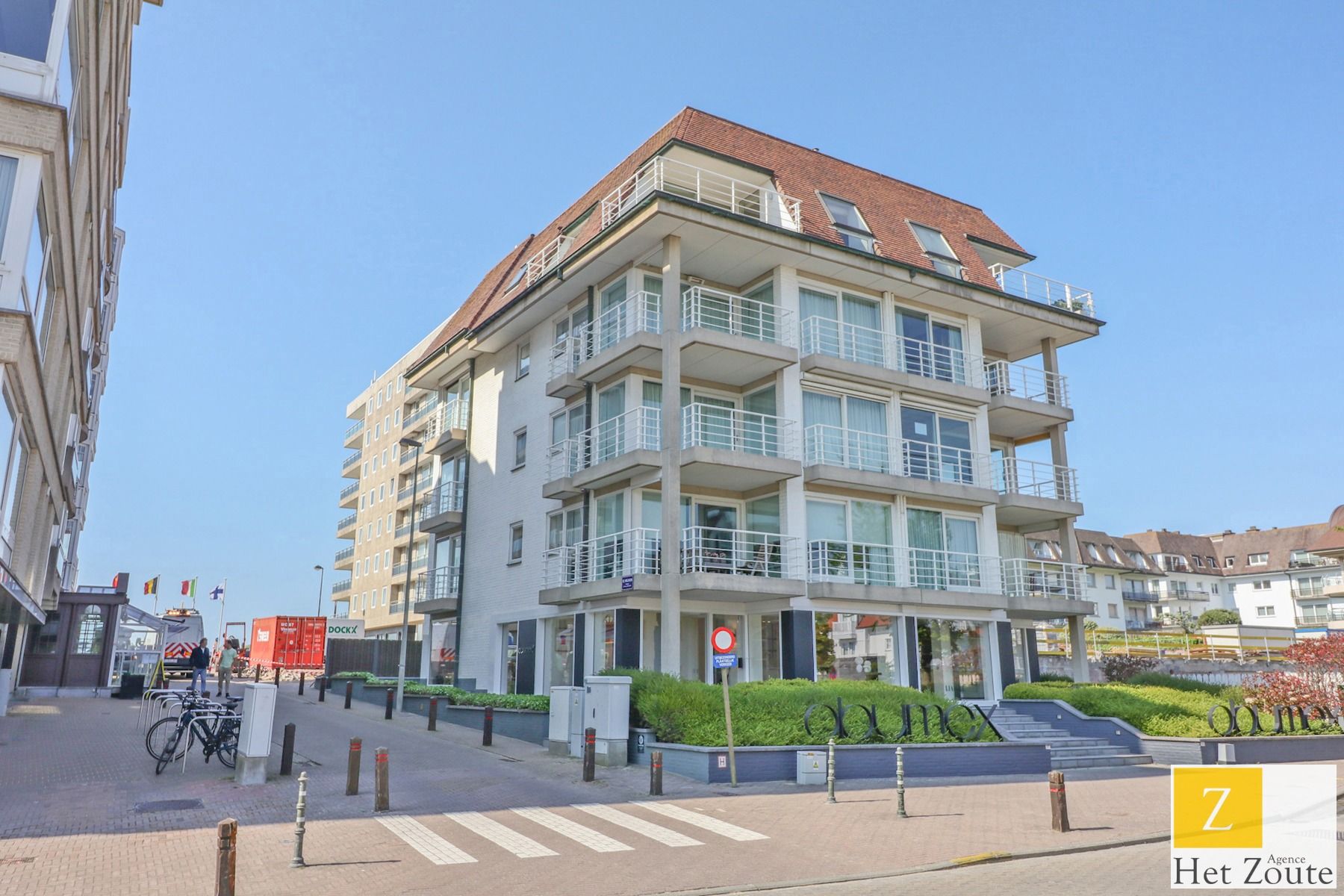 Autostaanplaats en berging in  Knokke Het Zoute foto {{pictureIndex}}