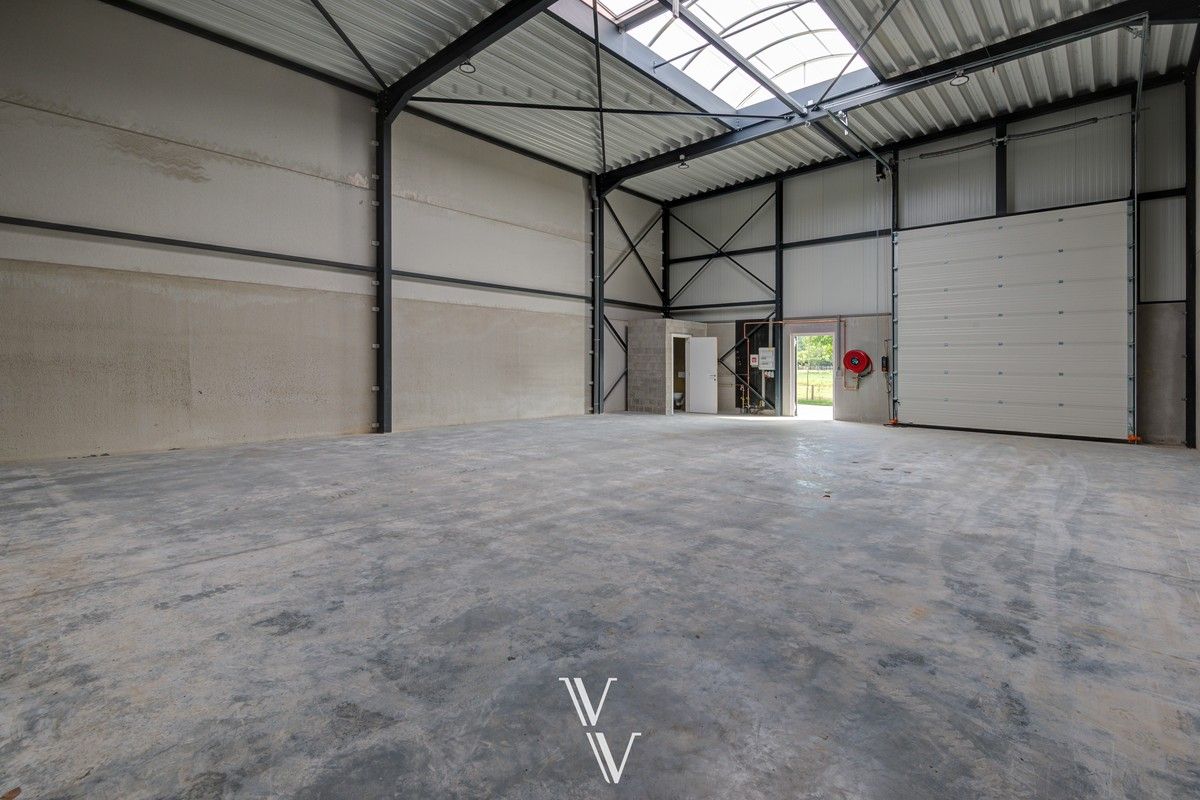 Te huur: Ruim Magazijn met parking foto 7