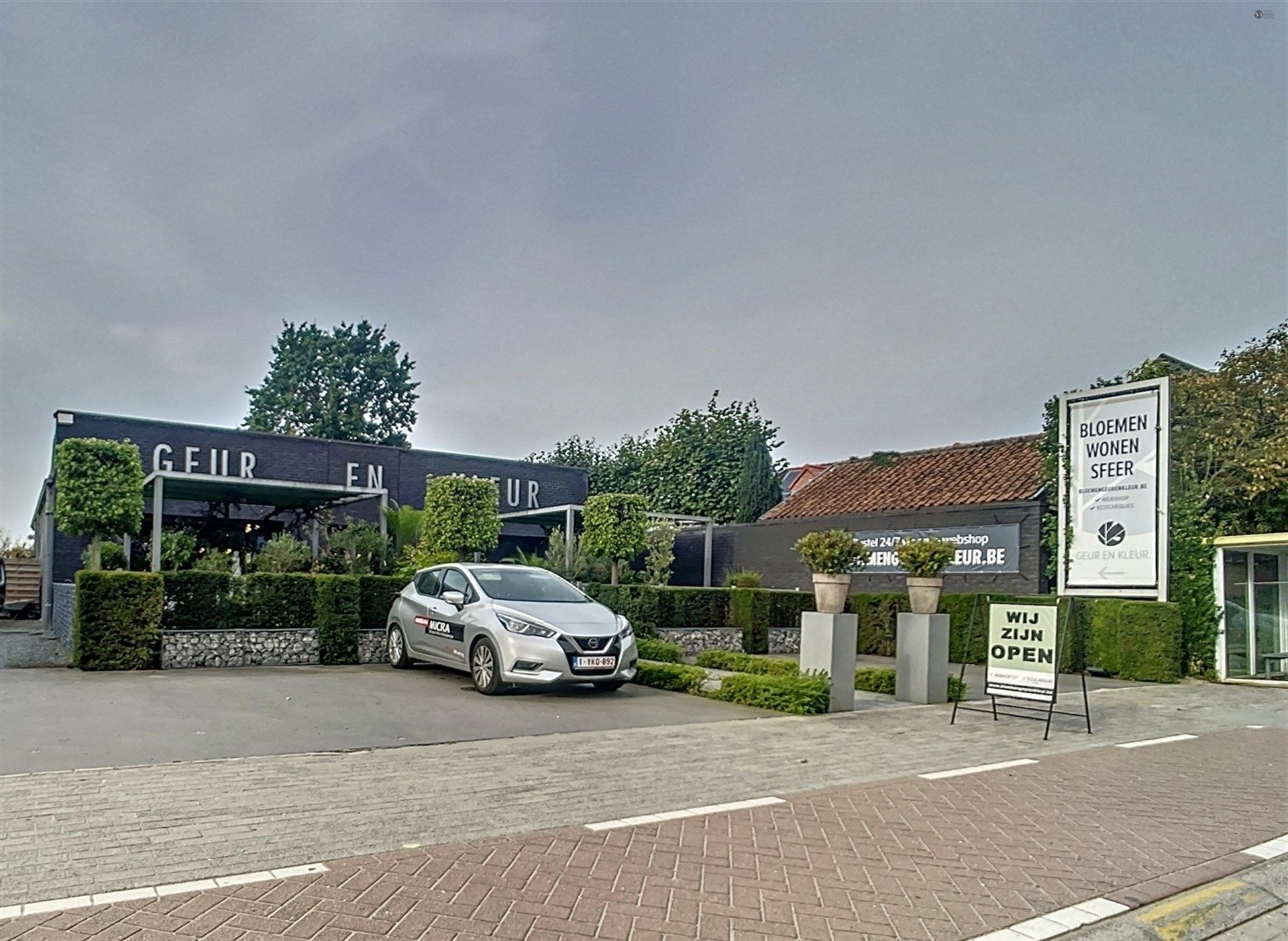 top gelegen handelspand met ruime parking in Sint-Gillis-Waas foto 16