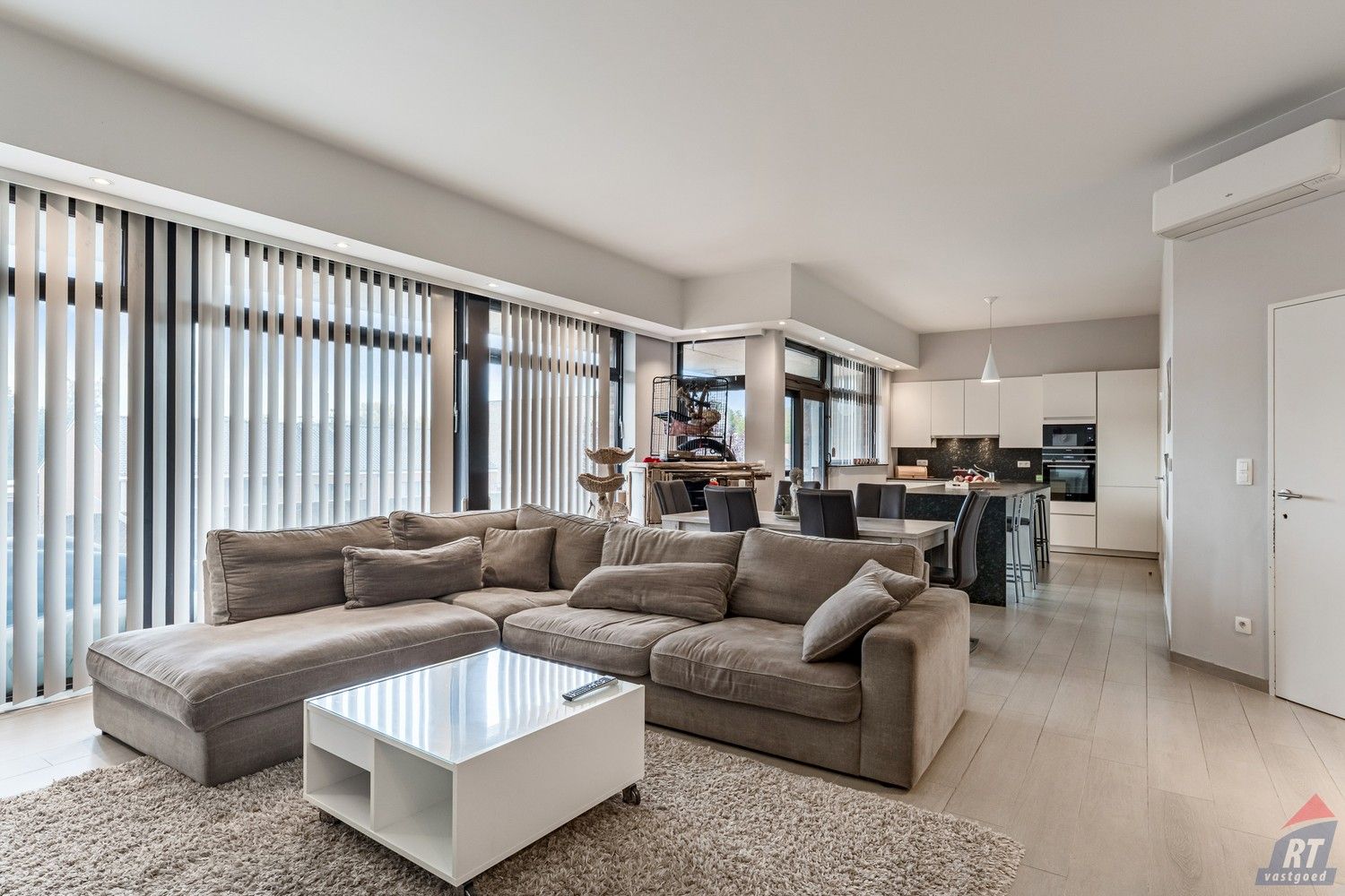 Opbrengsteigendom bestaande uit 2 handelsruimtes en een ruim appartement foto 4