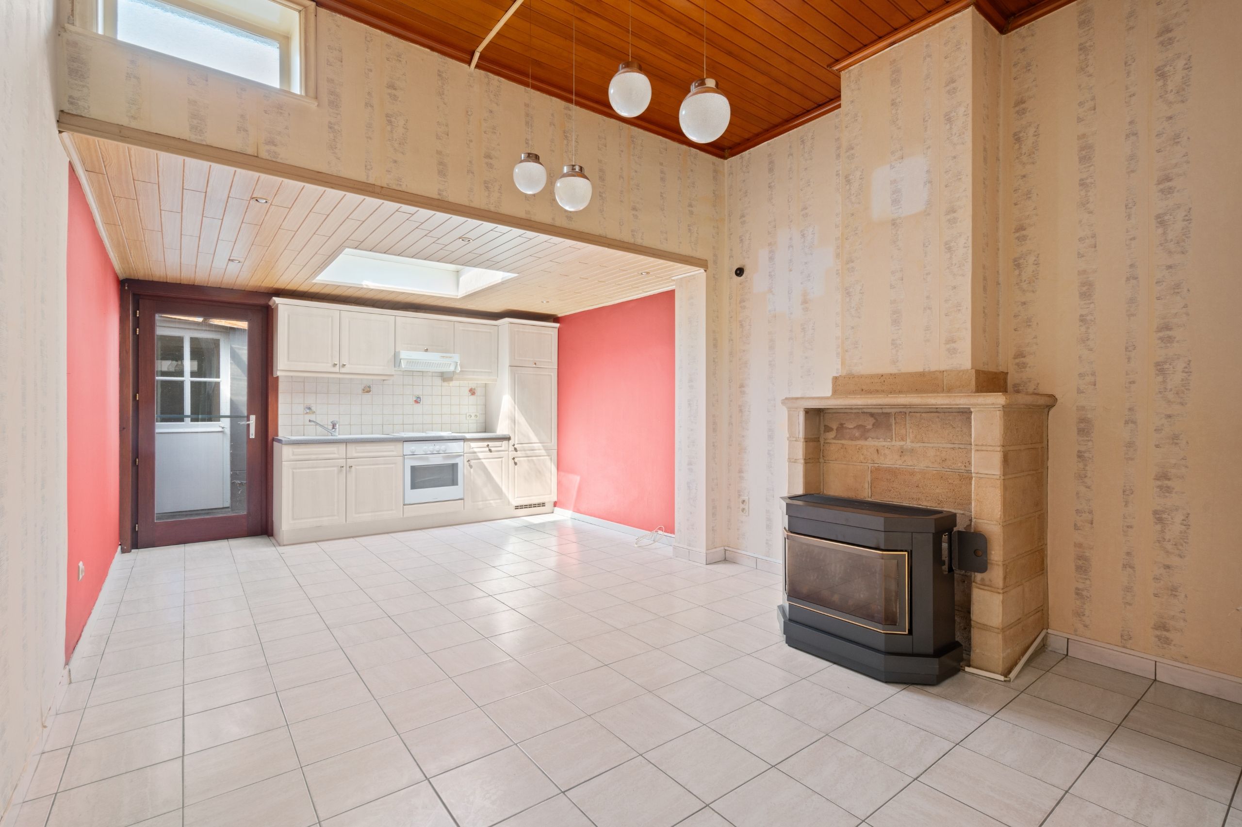 Te renoveren rijwoning in centrum Harelbeke foto 4