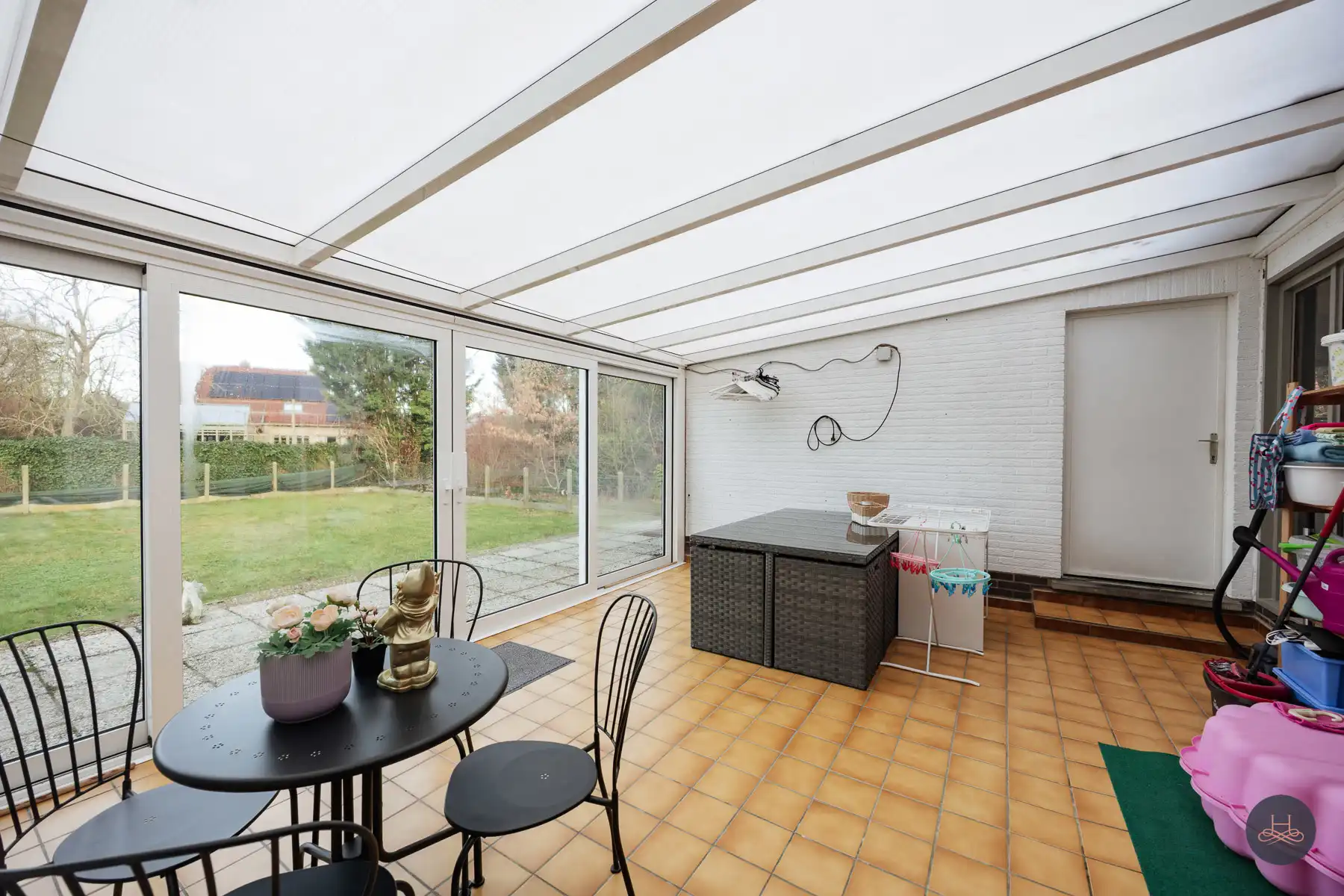 Gelijkvloerse open bebouwing op 8 are met grote tuin foto 18