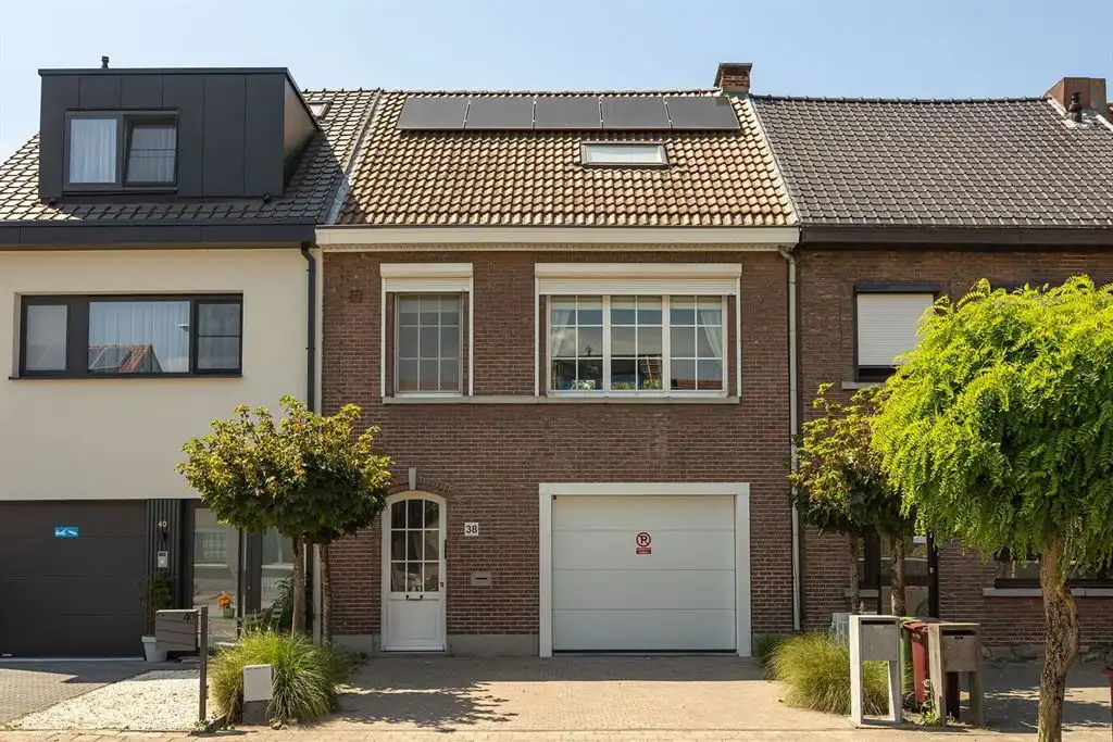 Instapklare woning vlakbij het centrum van Schoten foto {{pictureIndex}}