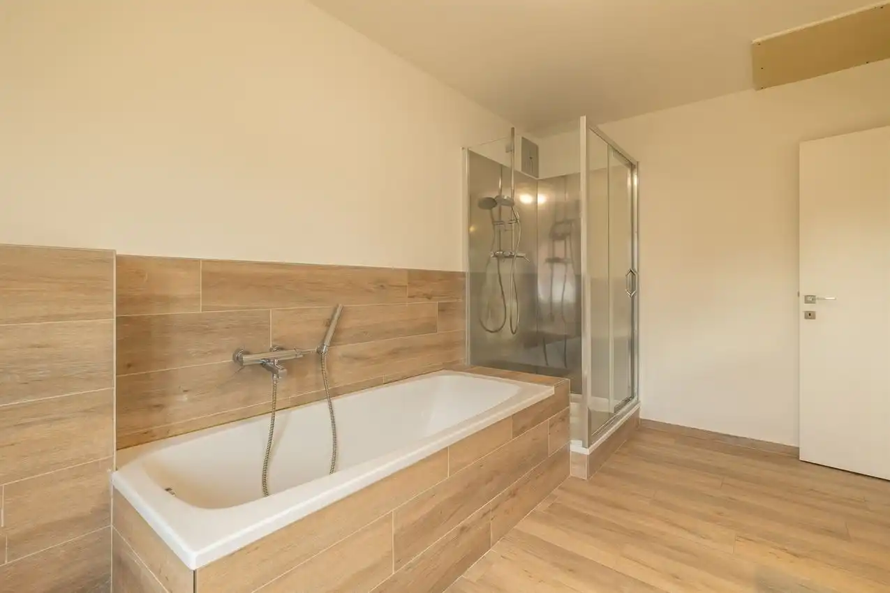 Volledig gerenoveerde woning met 3 slpk., veranda en magnifiek zicht vandaaruit foto 23