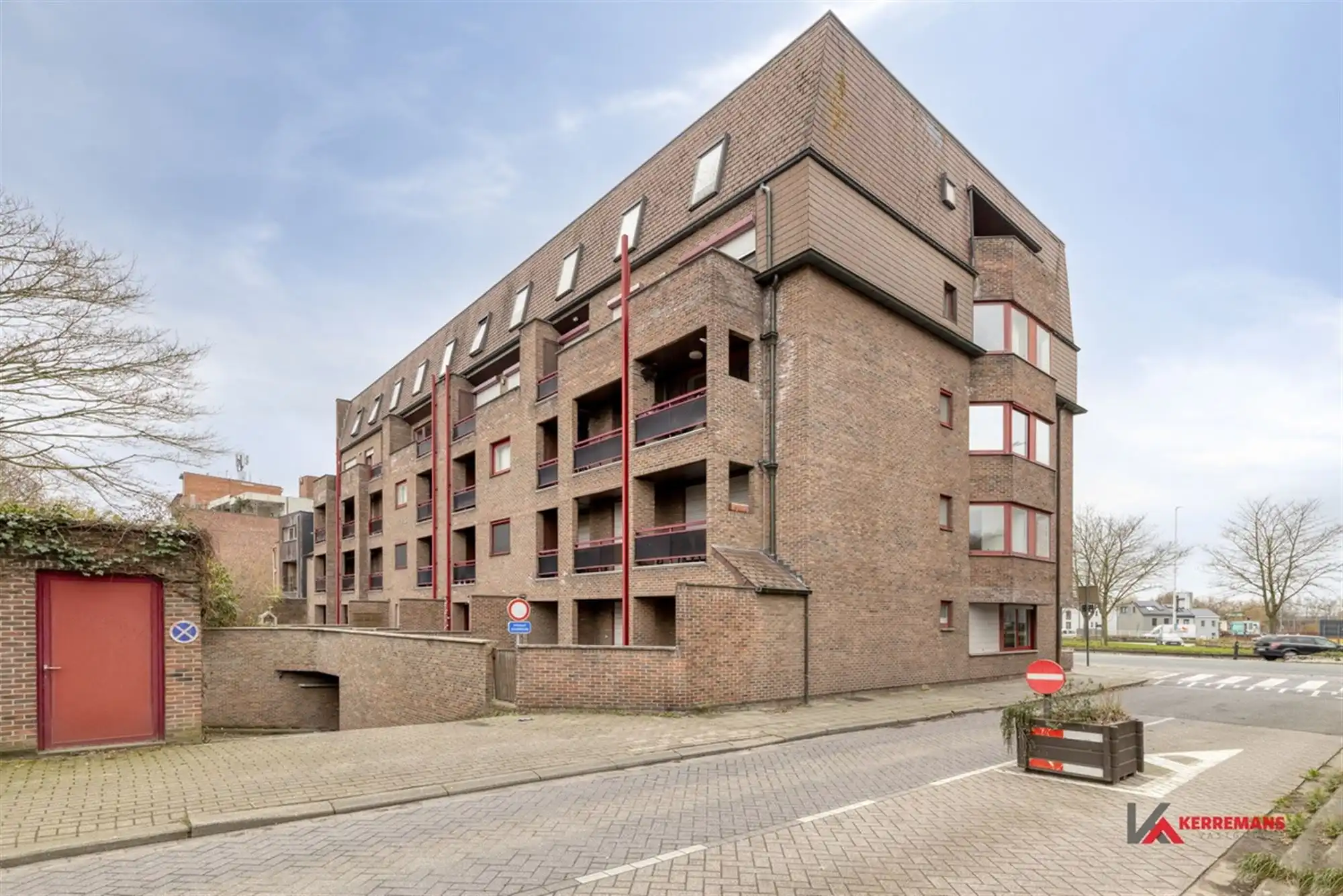 Instapklaar appartement met 3 slaapkamers en garage.  foto 3