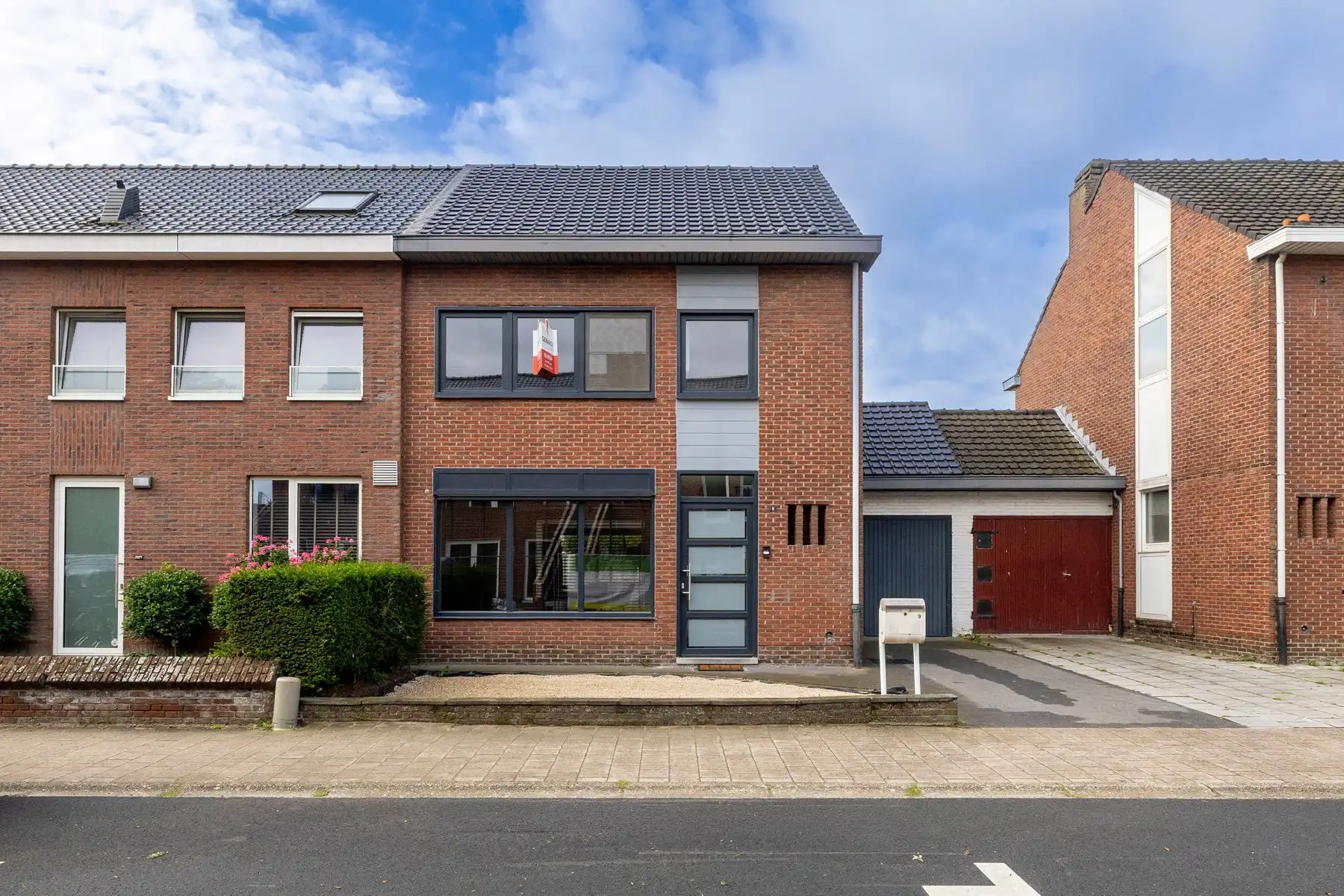 Gerenoveerde gezinswoning met garage op centrale locatie foto 25