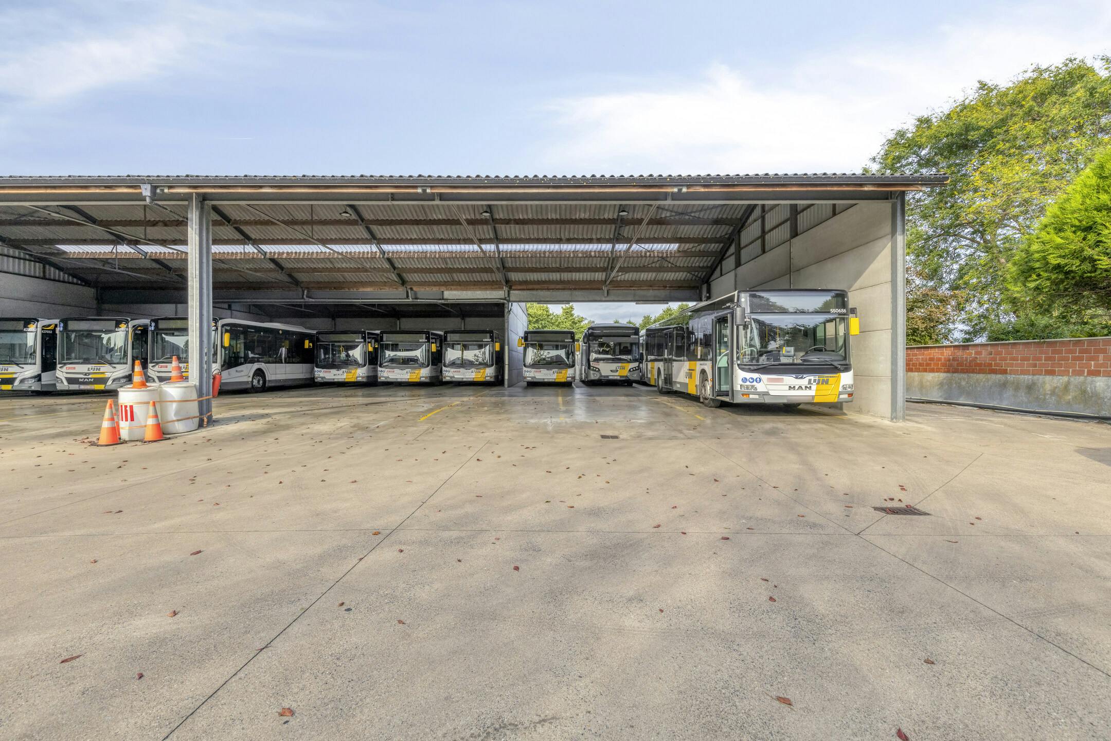 Uitzonderlijke eigendom: woonst met loods op toplocatie foto 15