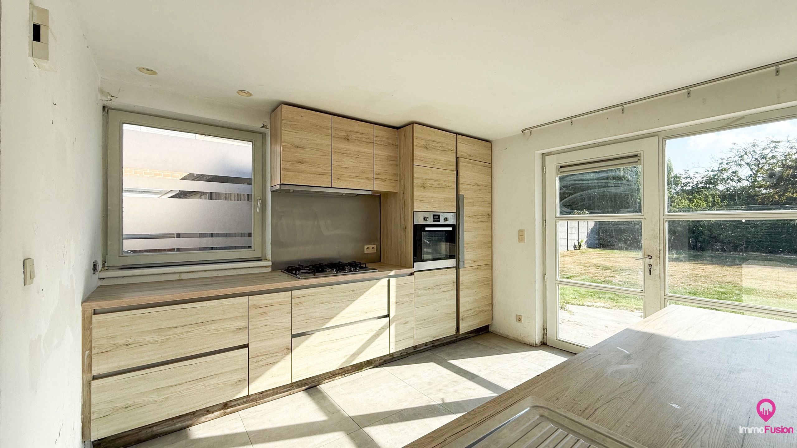 Te renoveren woning met grote tuin in doodlopende straat! foto 6