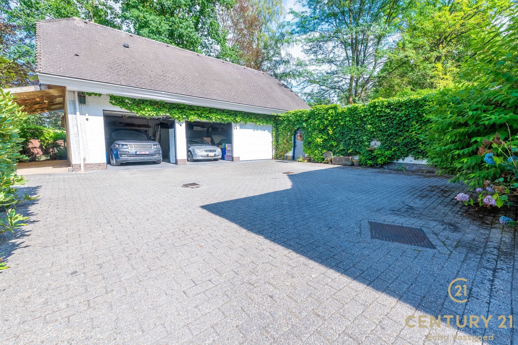 Karaktervol landhuis met prachtige tuin van ca 2128m² foto 31