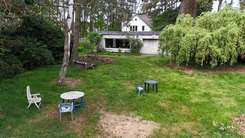 Rustig en gunstig gelegen te renoveren villa van 375m² op 48 are foto 2