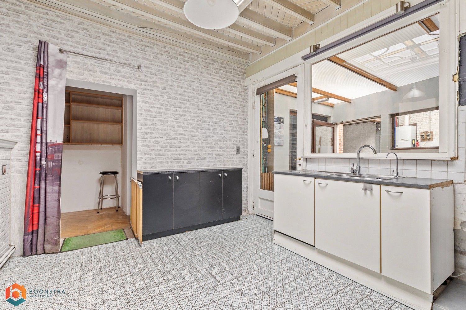 Ruime woning met handelsruimte en grote garage / werkplaats foto 10