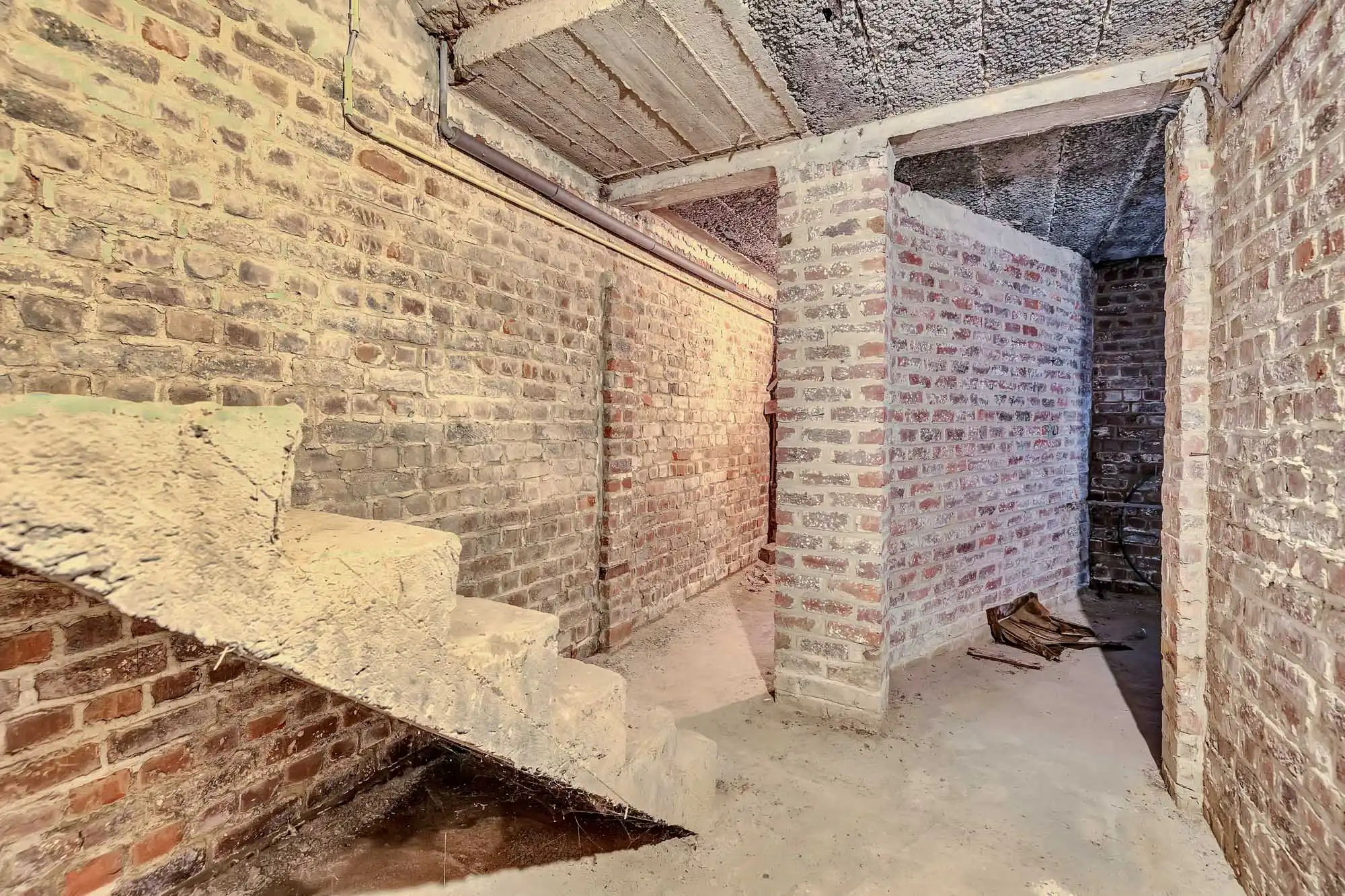 Solide, te renoveren bel-étage op goede ligging foto 6