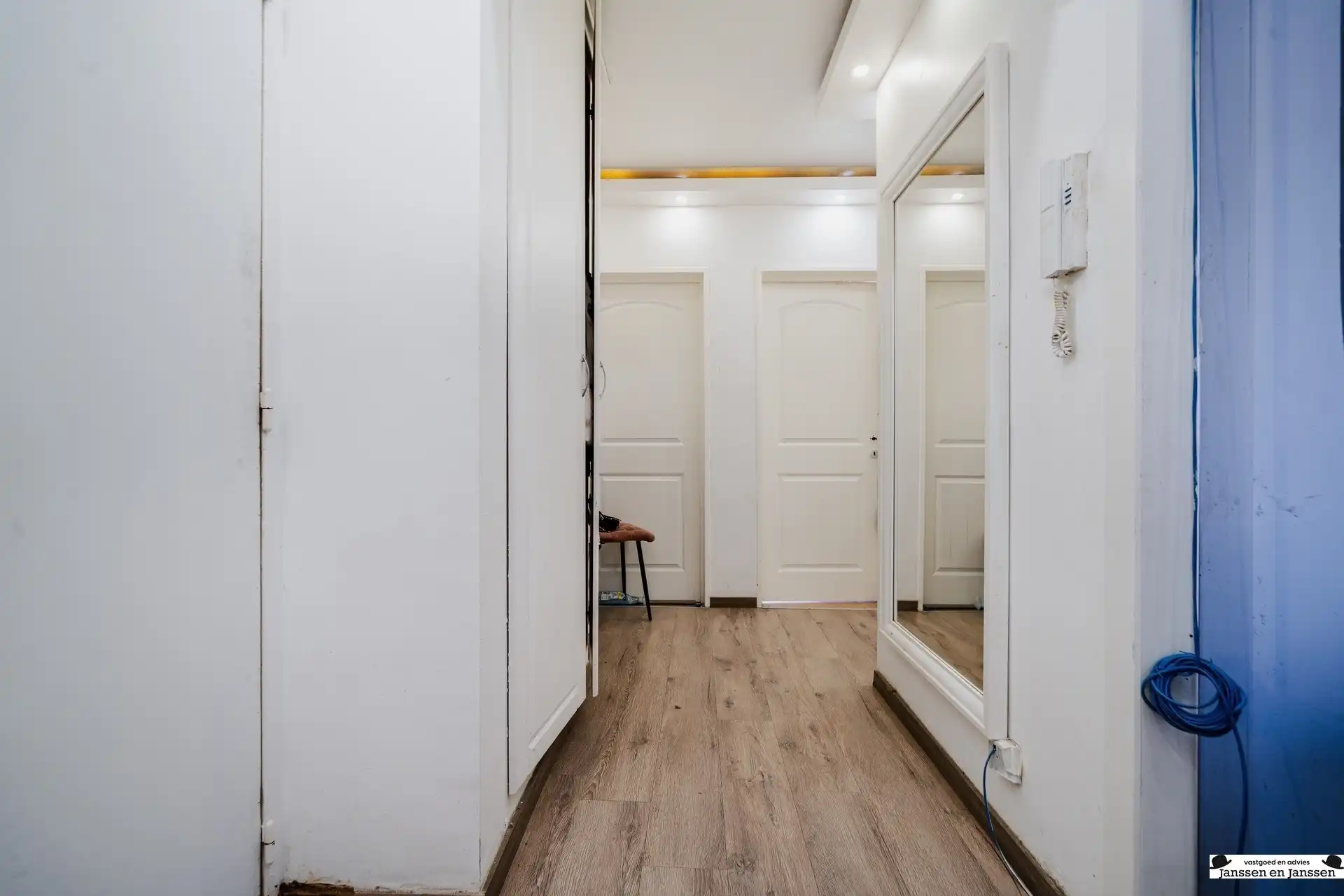 Te renoveren ruim appartement op toplocatie in Borgerhout! foto 5