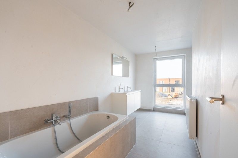 Instapklare nieuwbouwwoning met zonnige tuin te Roeselare foto 13