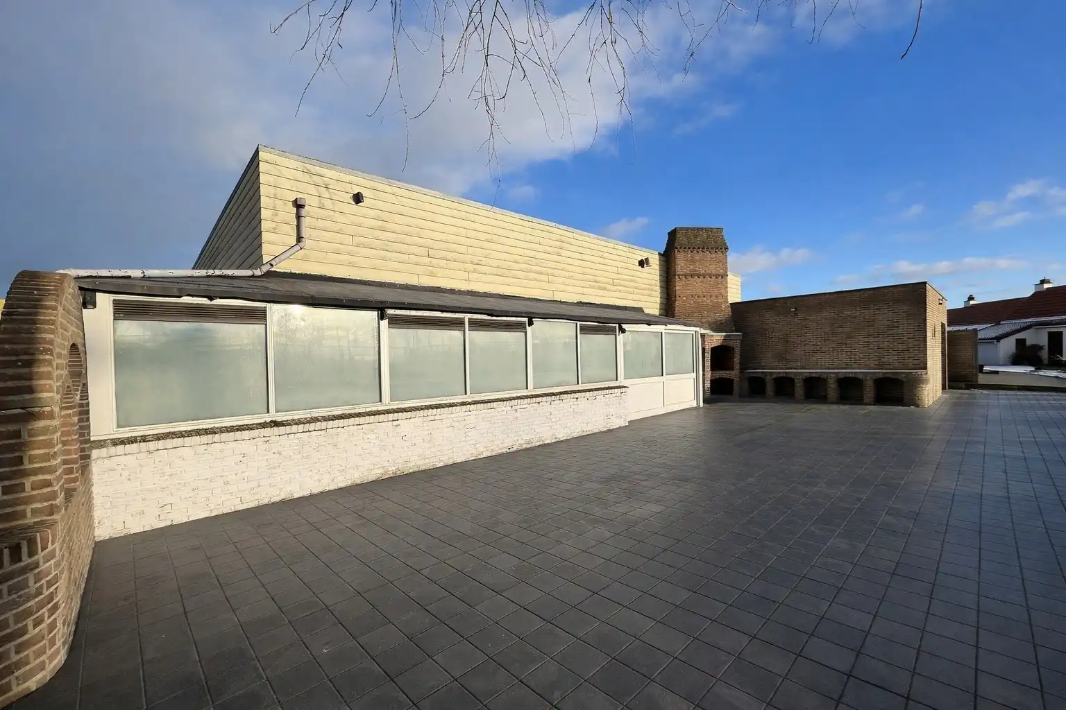 Unieke opportuniteit: horecazaak met 3 padelterreinen, terrassen en tuin te huur! foto 7