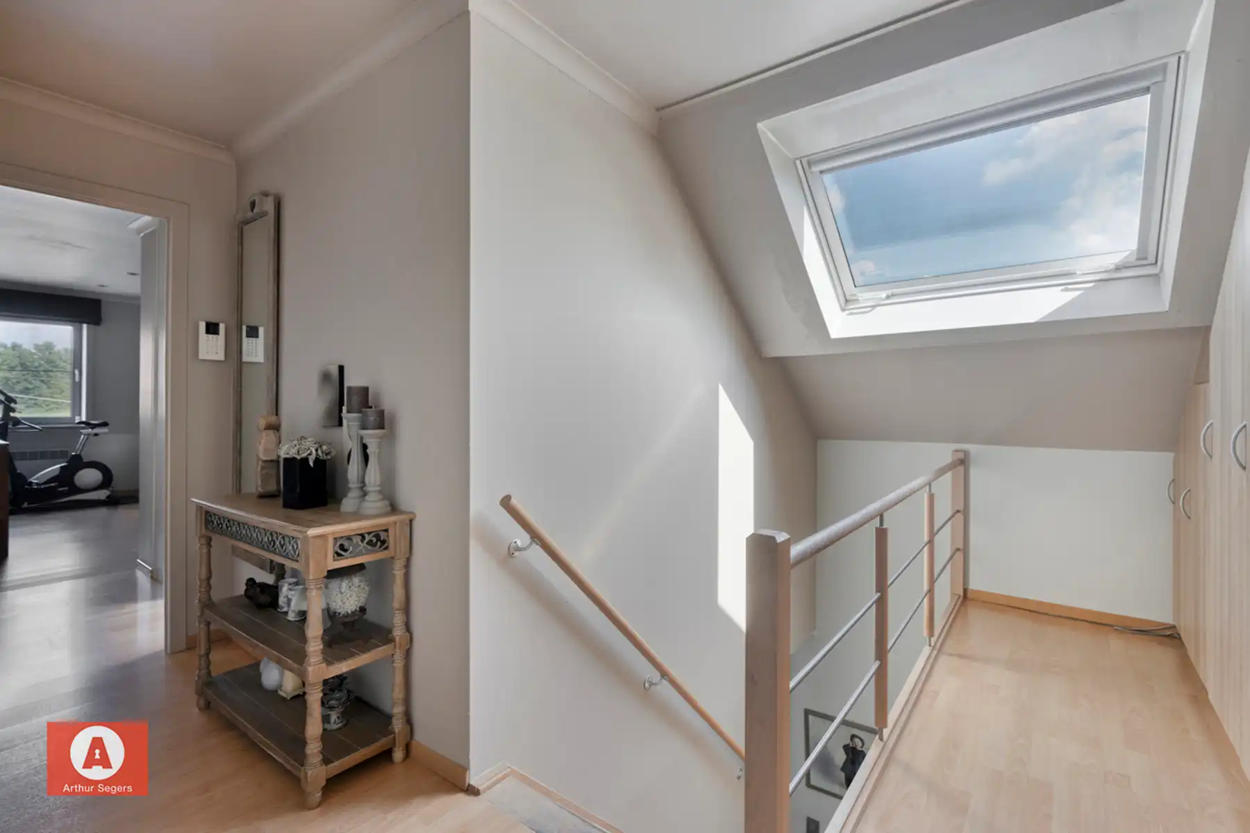 Unieke multifunctionele eigendom (woning met werkplaats) foto 14