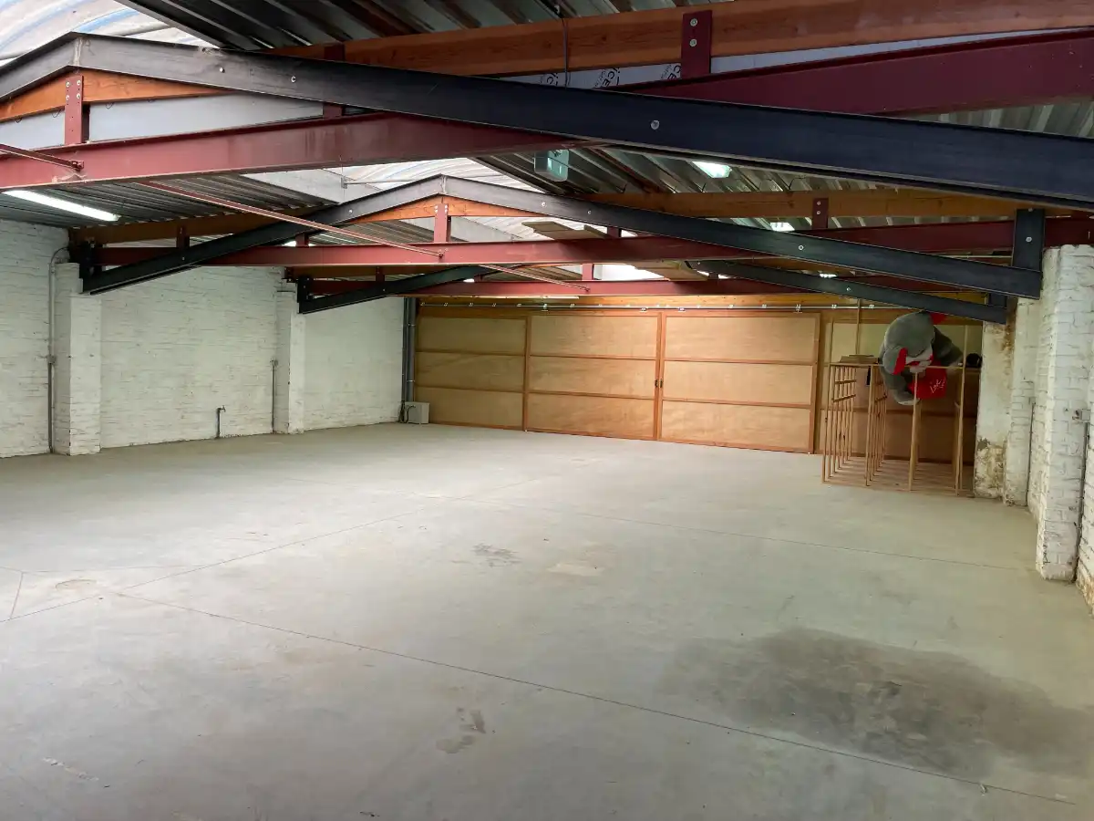 TOONZAAL + MAGAZIJN + KANTOOR foto 8