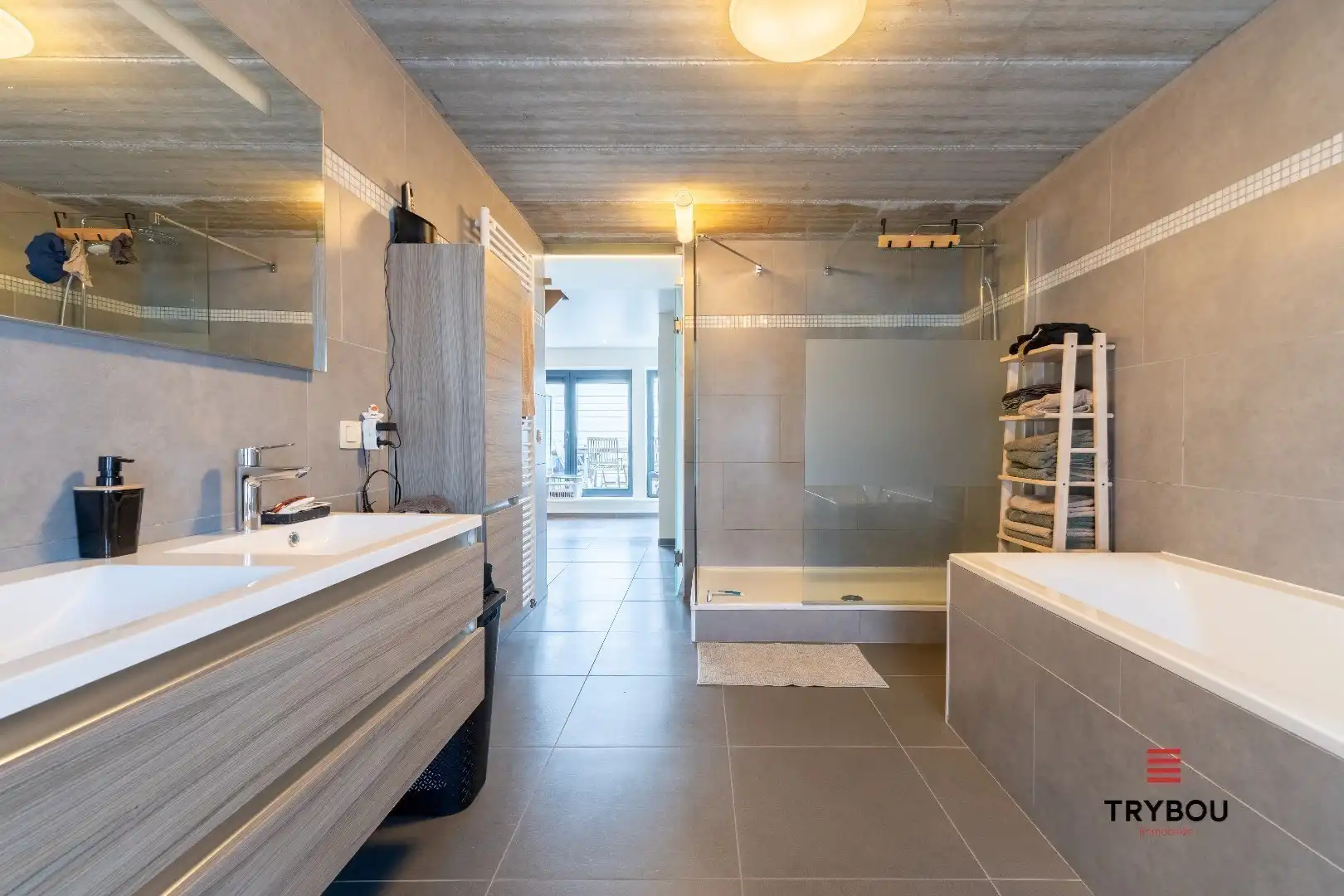 Uitzonderlijk ruime industriële duplex met ruim terras in centrum Roeselare foto 17