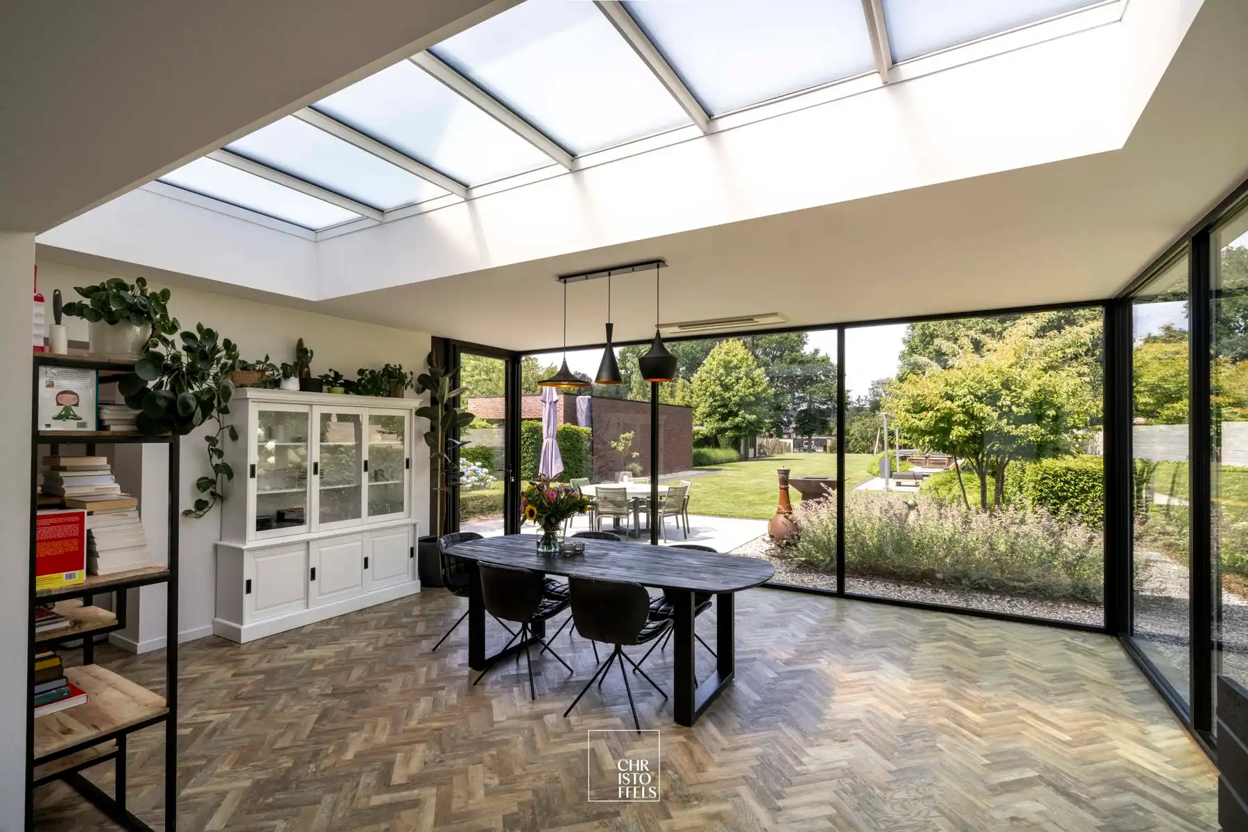 Eigentijdse gerenoveerde villa op een riant perceel van 1.986 m² foto 19