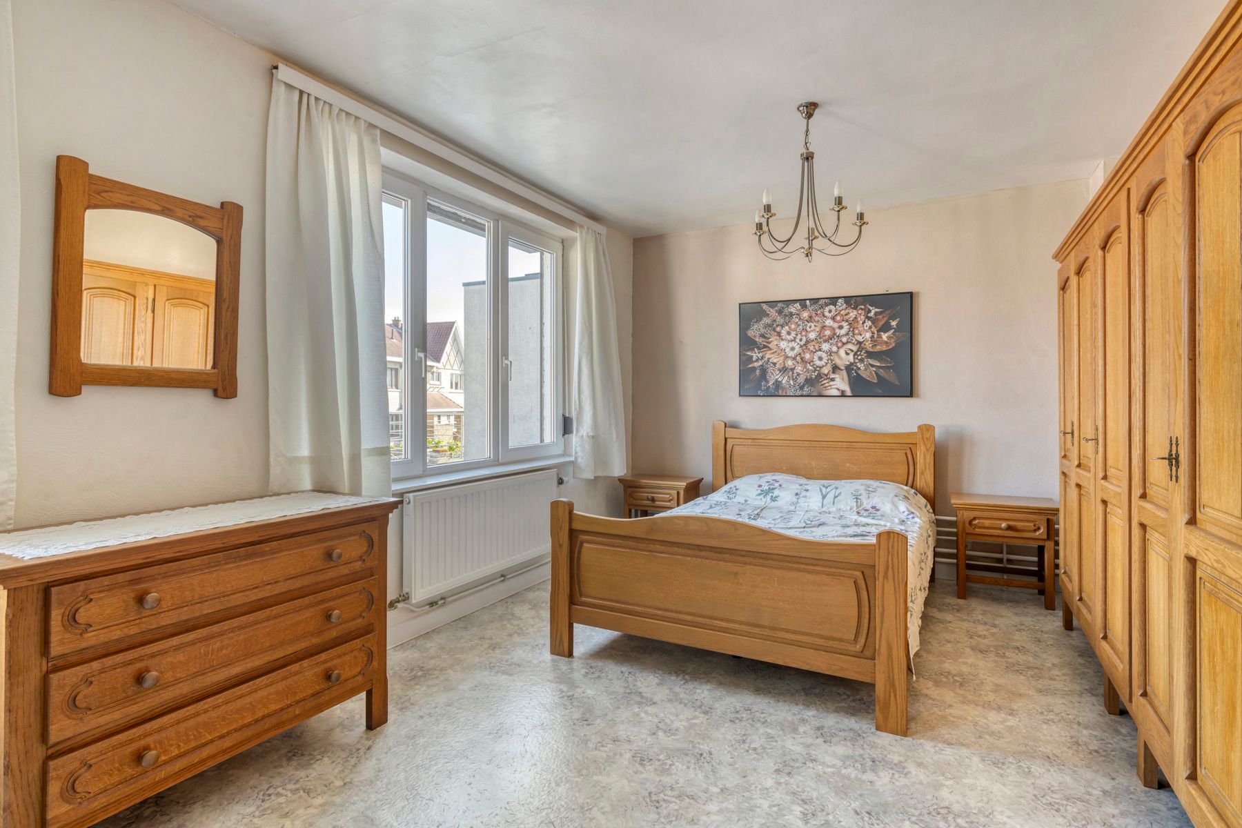 Te renoveren rustig gelegen woning met 4 slaapkamers foto 14