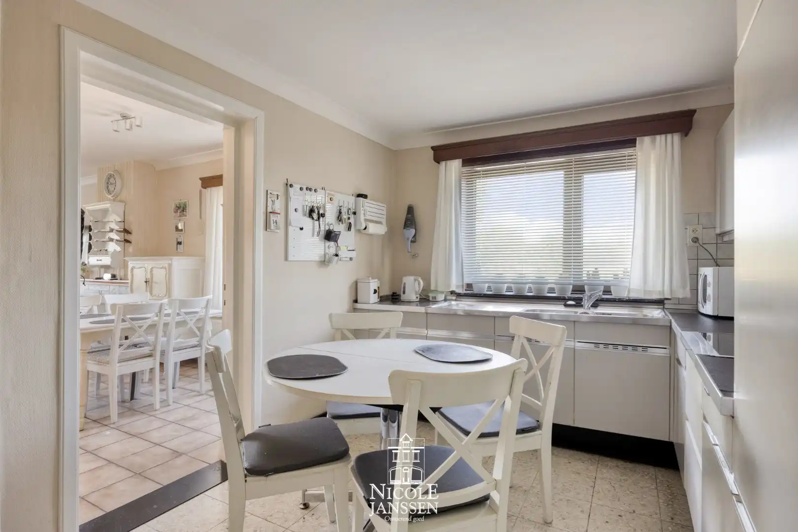 Ruime woning in landelijke omgeving foto 27