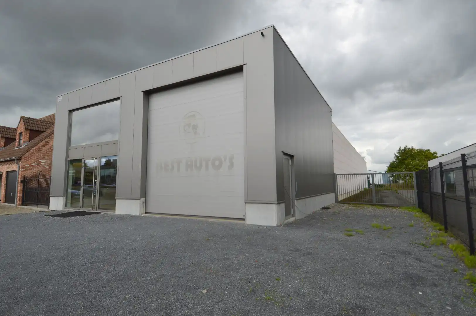 Magazijn met bureaus te huur in Wevelgem foto 2