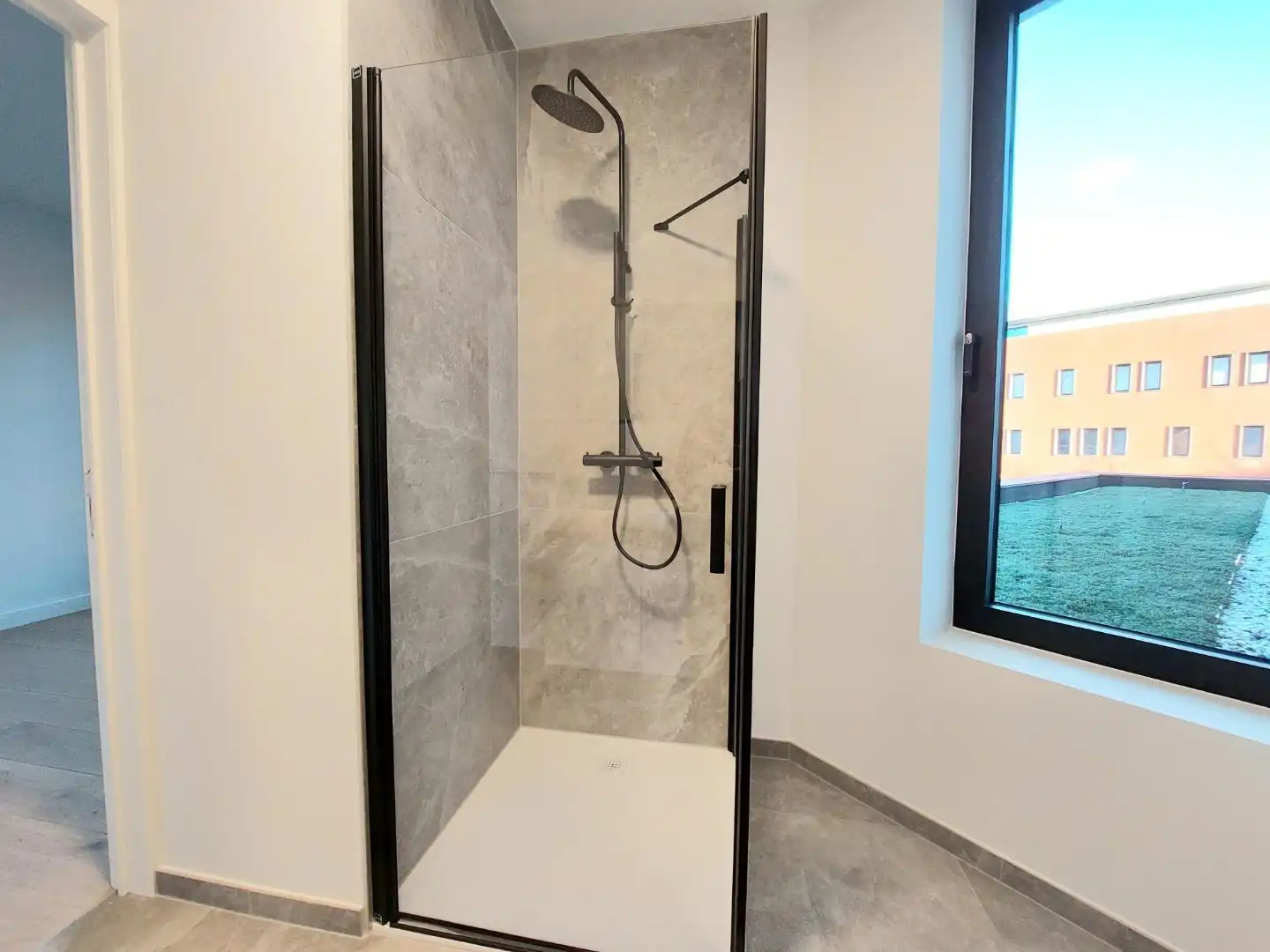 Nieuwbouwappartement met hoogstaande afwerking foto 7