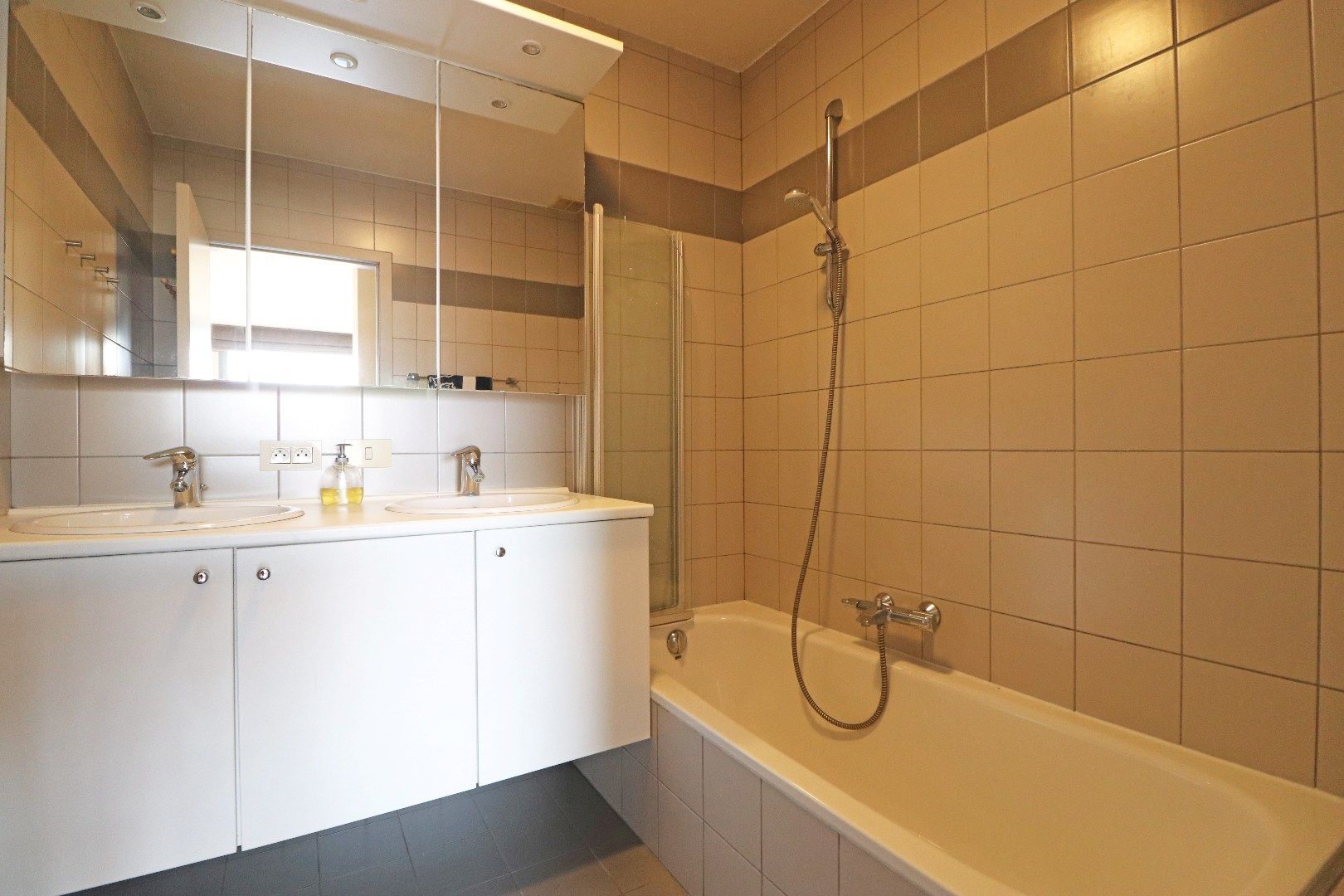 Centraal gelegen appartement met mooi zicht foto 8
