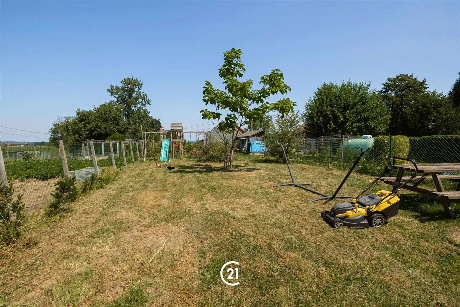 Verder af te werken woning met tuin en parking achteraan foto 16