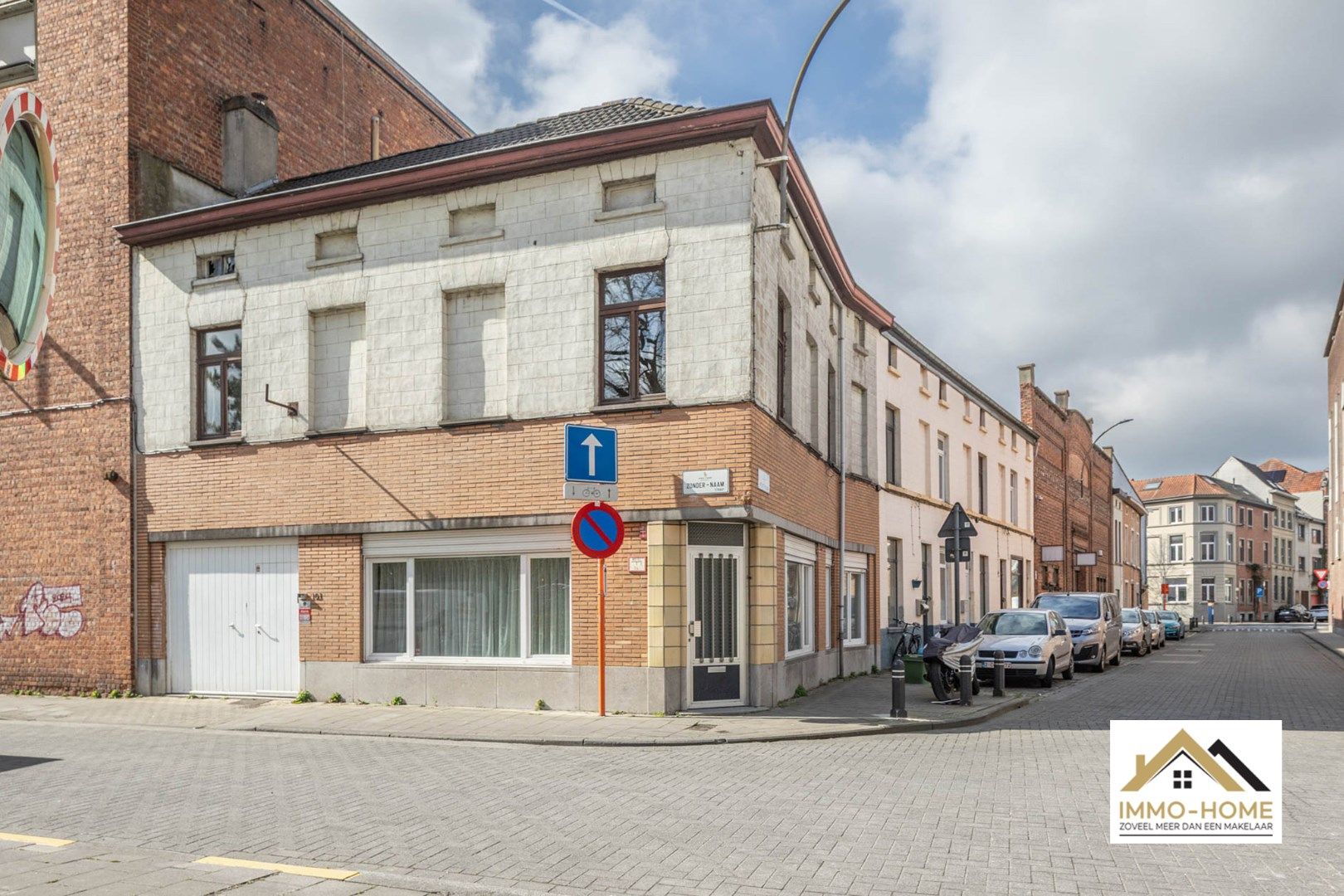 Hoofdfoto van de publicatie: Zeer ruime woning met veel potentieel! 