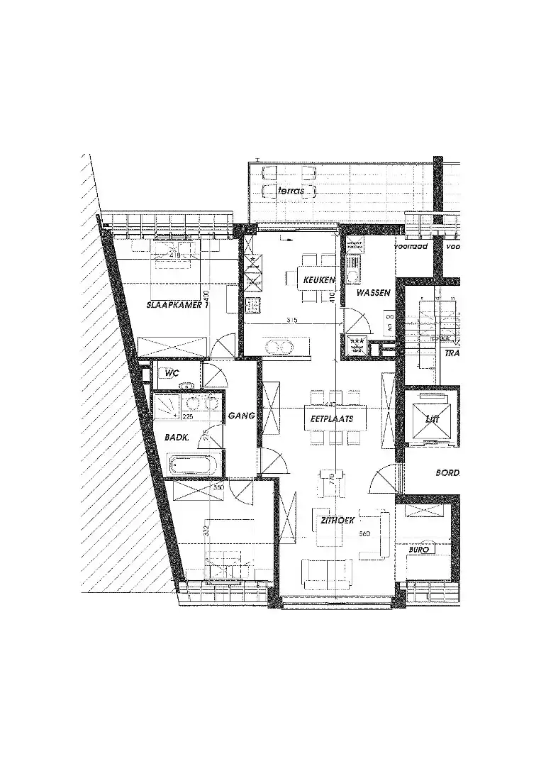 Lichtrijk appartement met carport foto 12