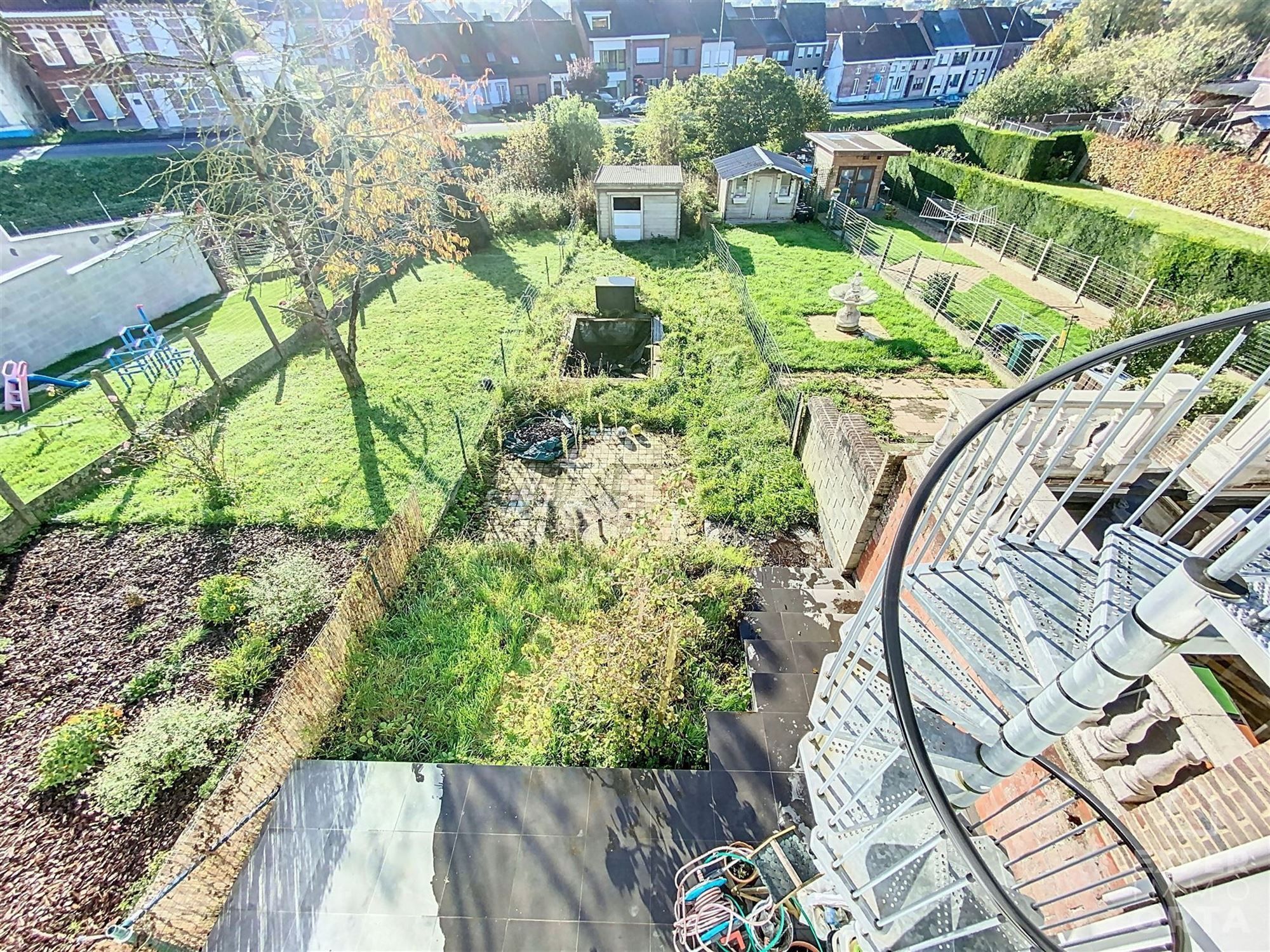 Gerenoveerde bel-étage met zuidgericht terras en tuin. foto 6