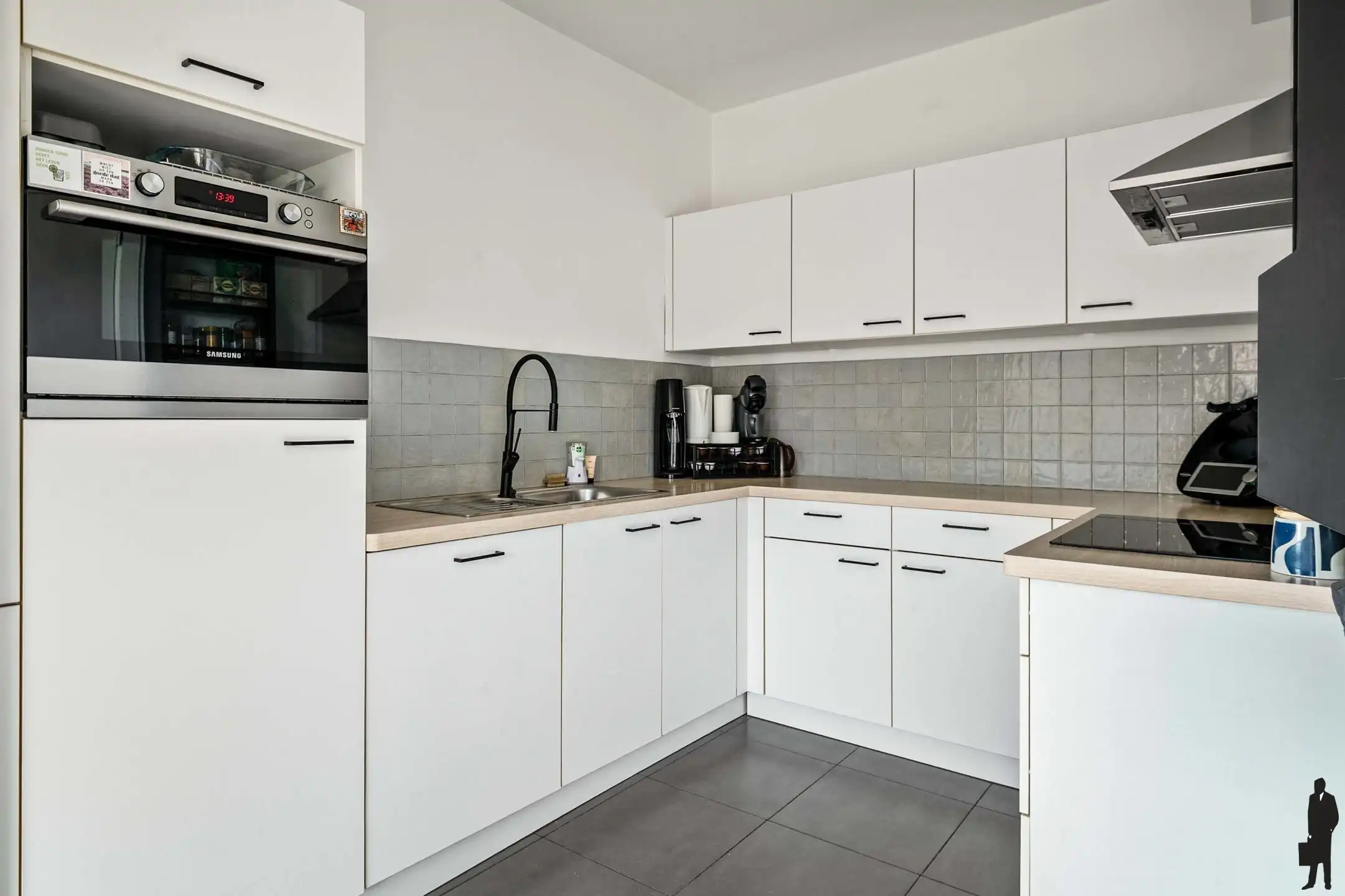 Instapklaar appartement met 2 slpks, terras en staanplaats foto 8