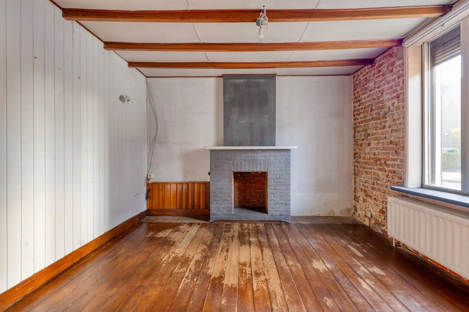 Te renoveren woning met veel potentieel foto 4